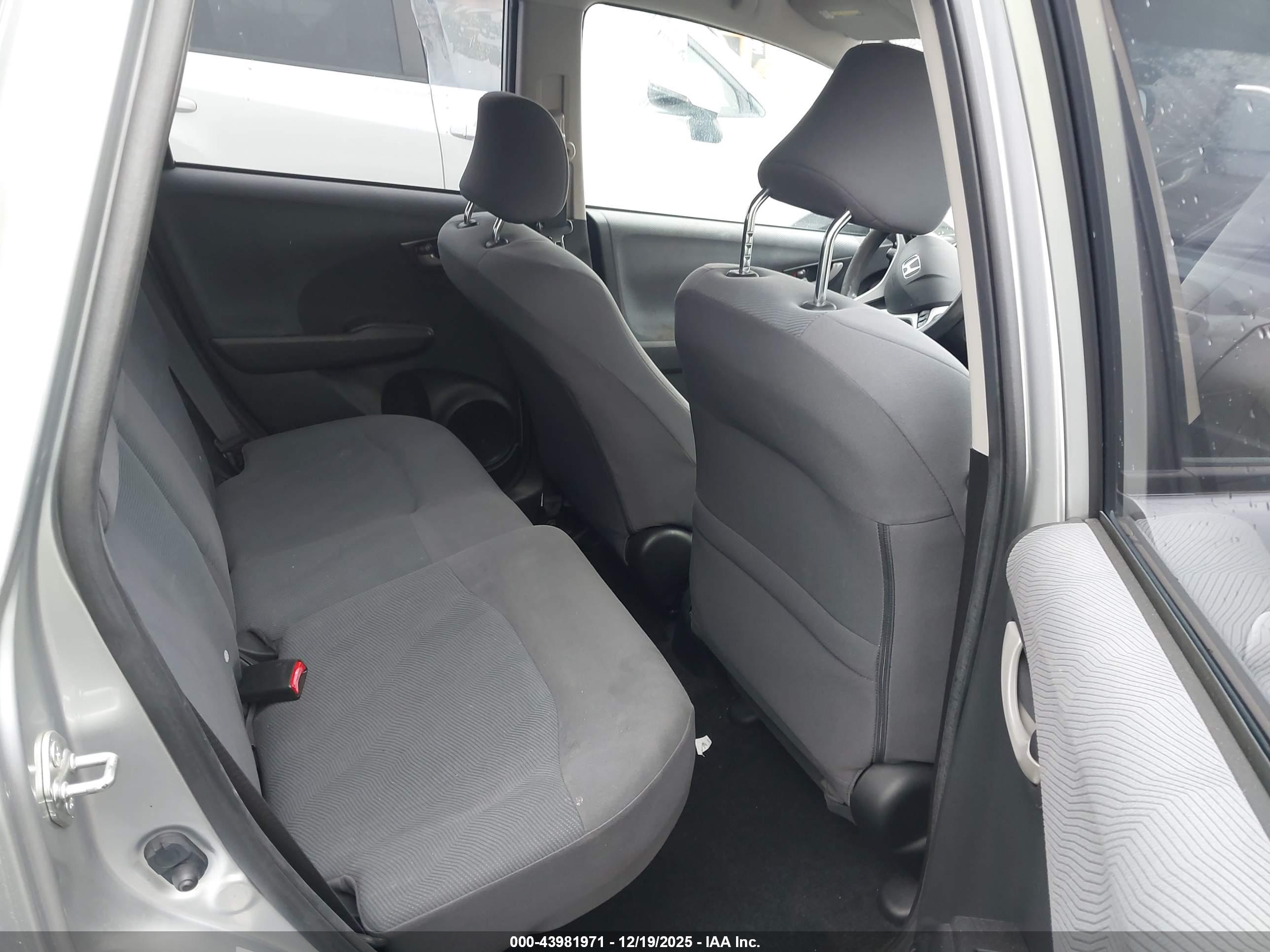 HONDA FIT image 8