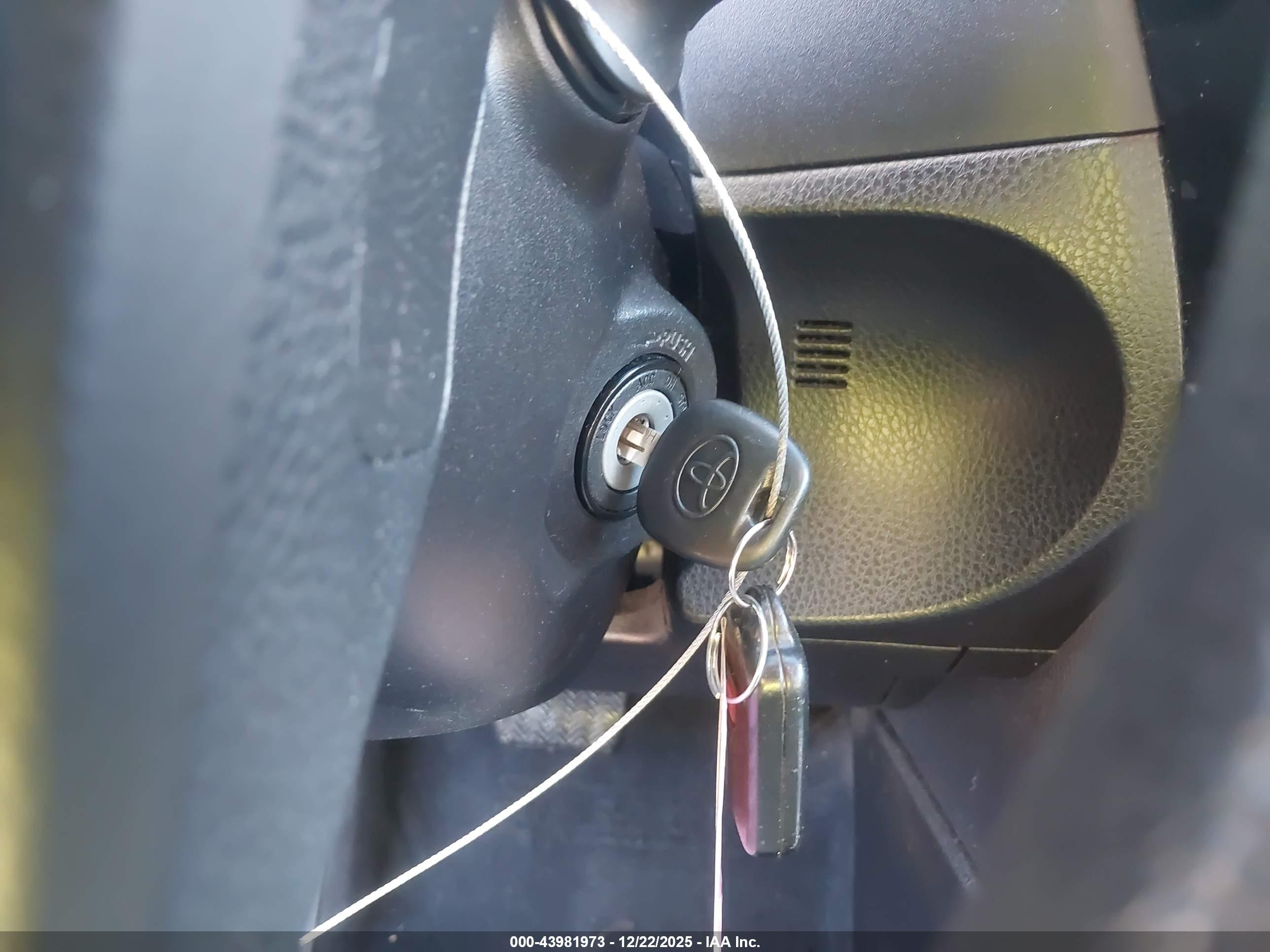 TOYOTA COROLLA image 11