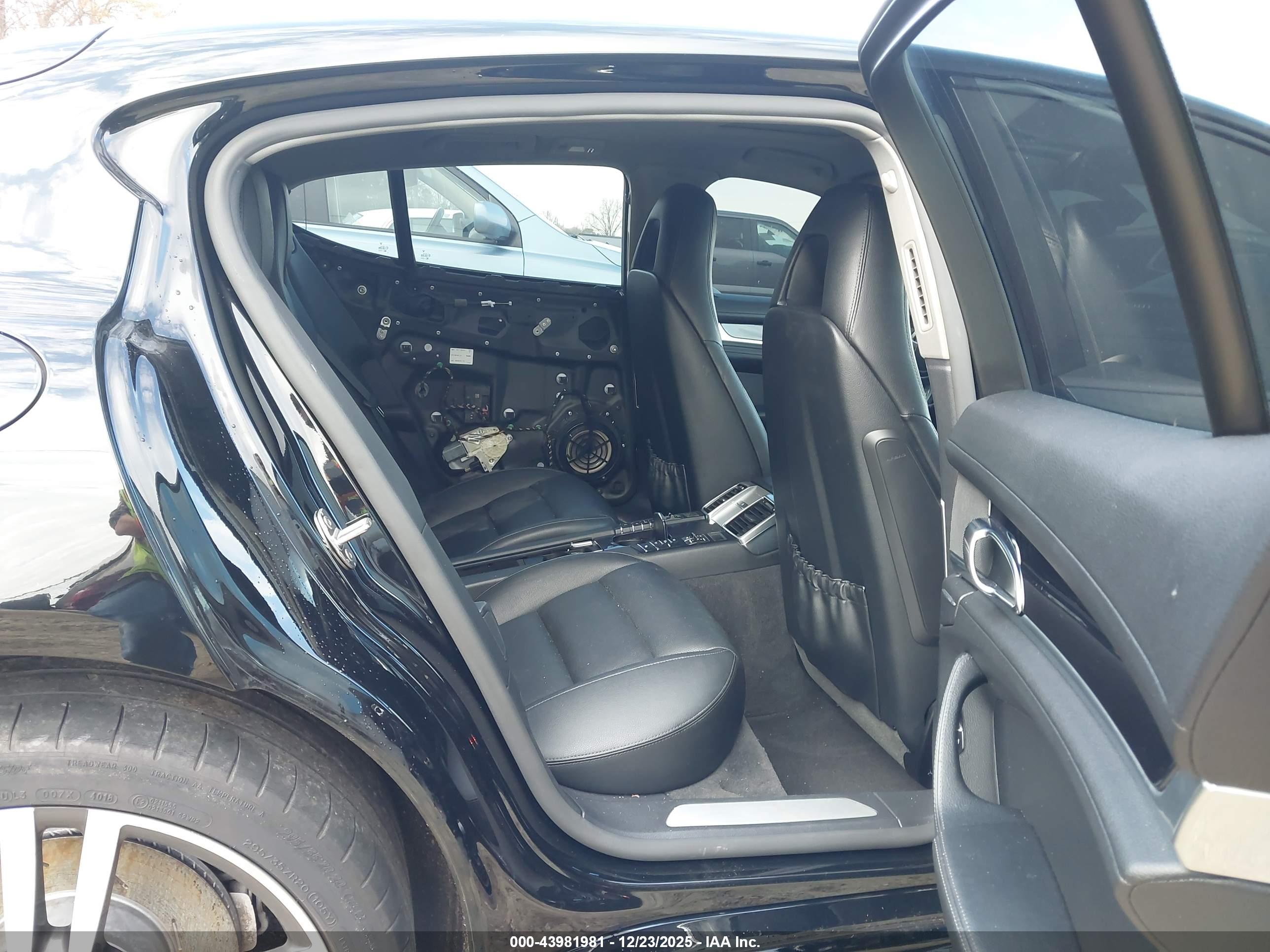 PORSCHE PANAMERA image 8