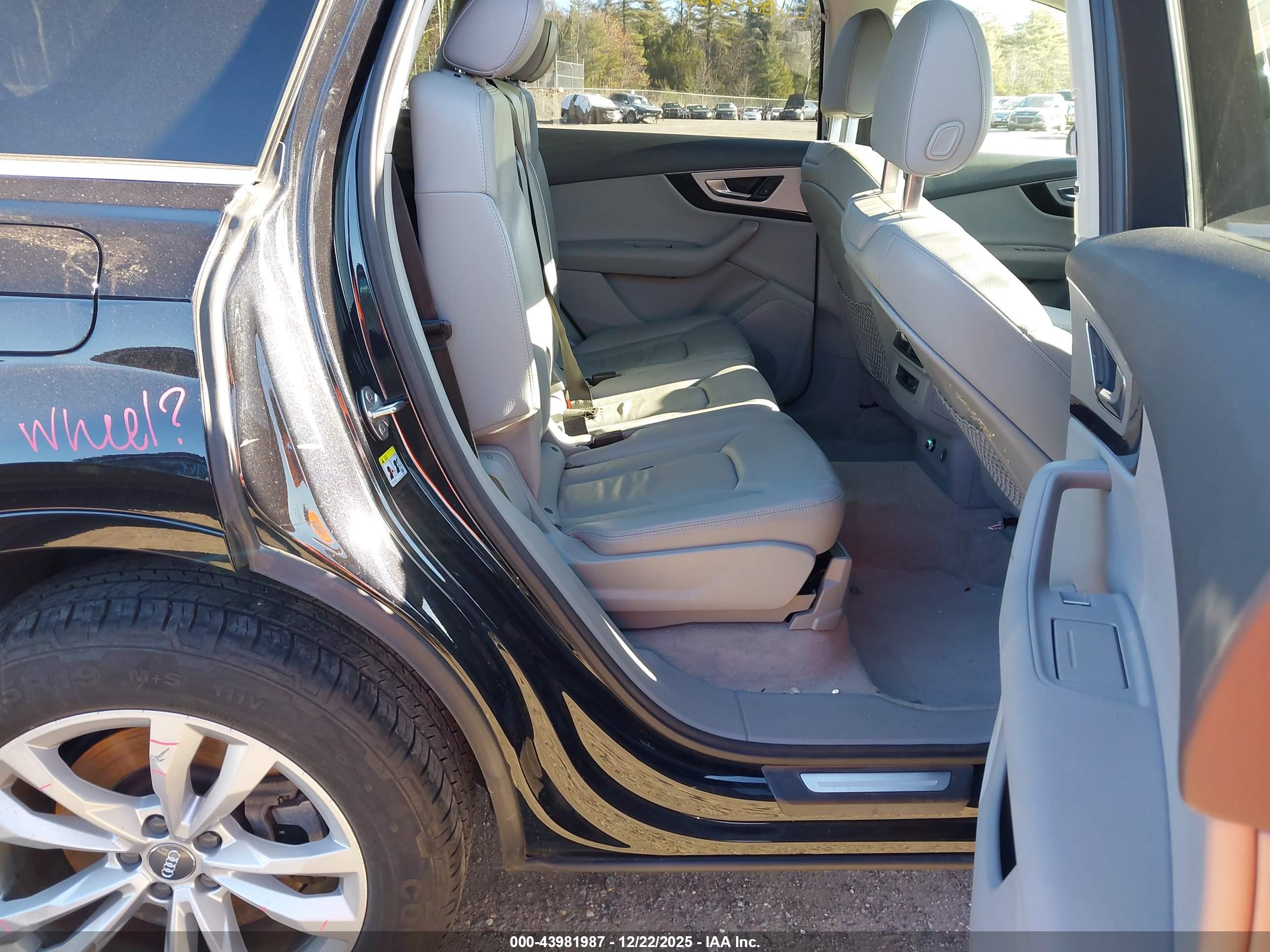 AUDI Q7 image 8