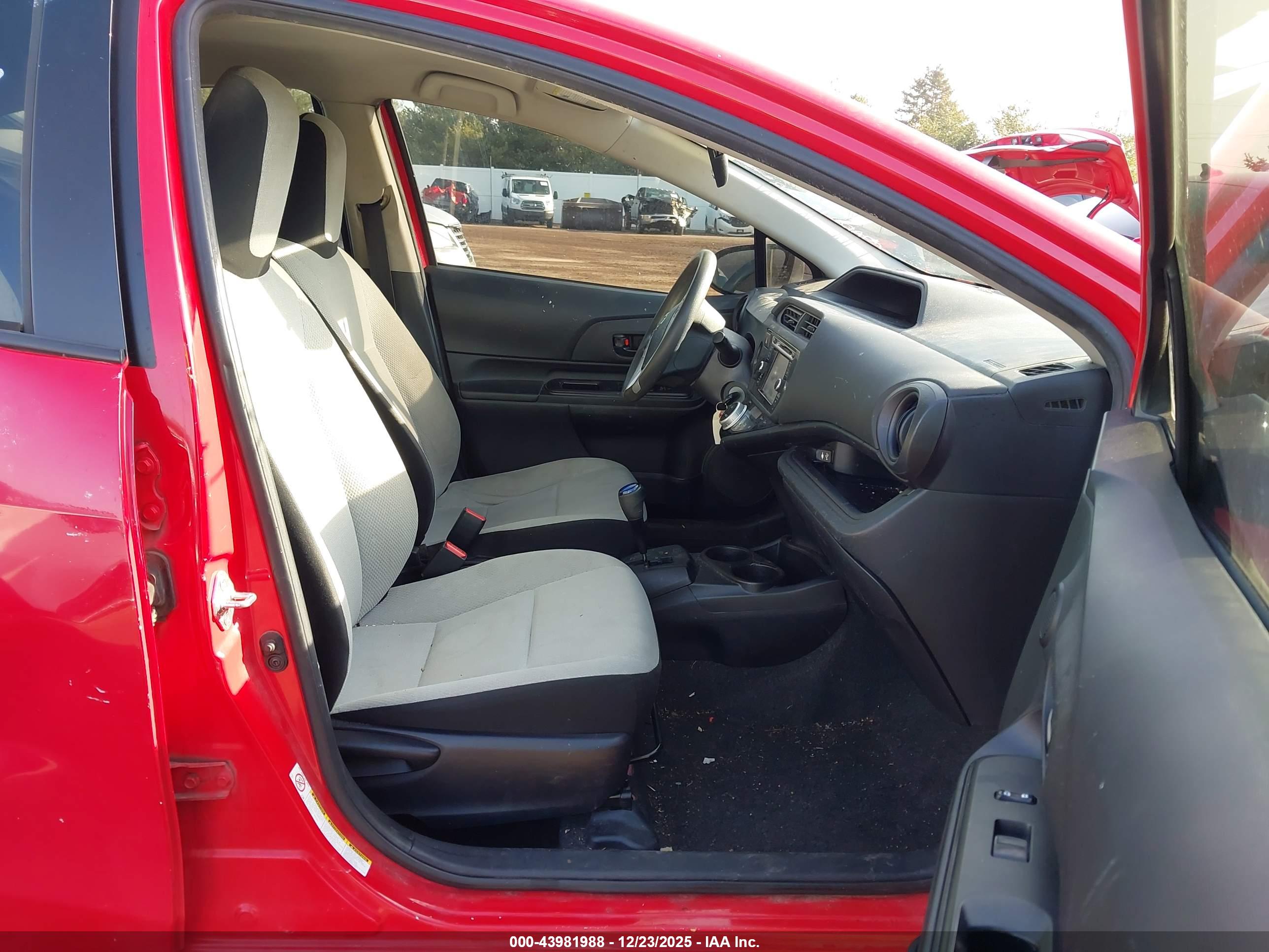 TOYOTA PRIUS image 5