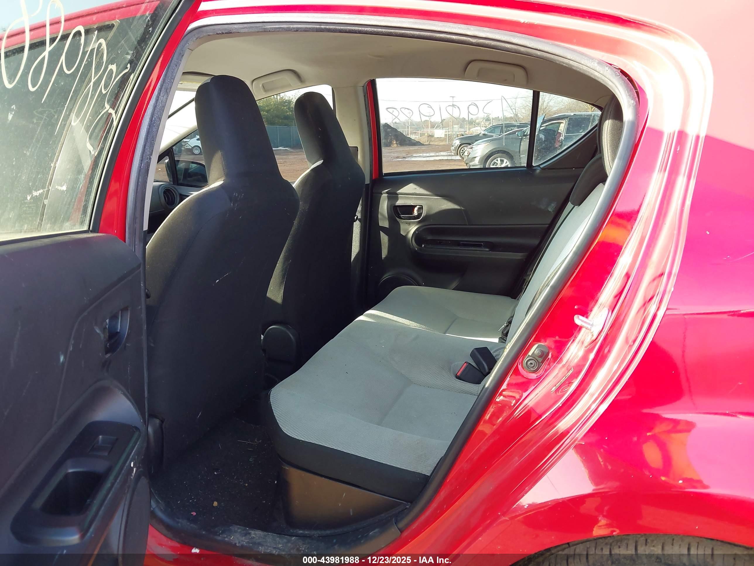 TOYOTA PRIUS image 8