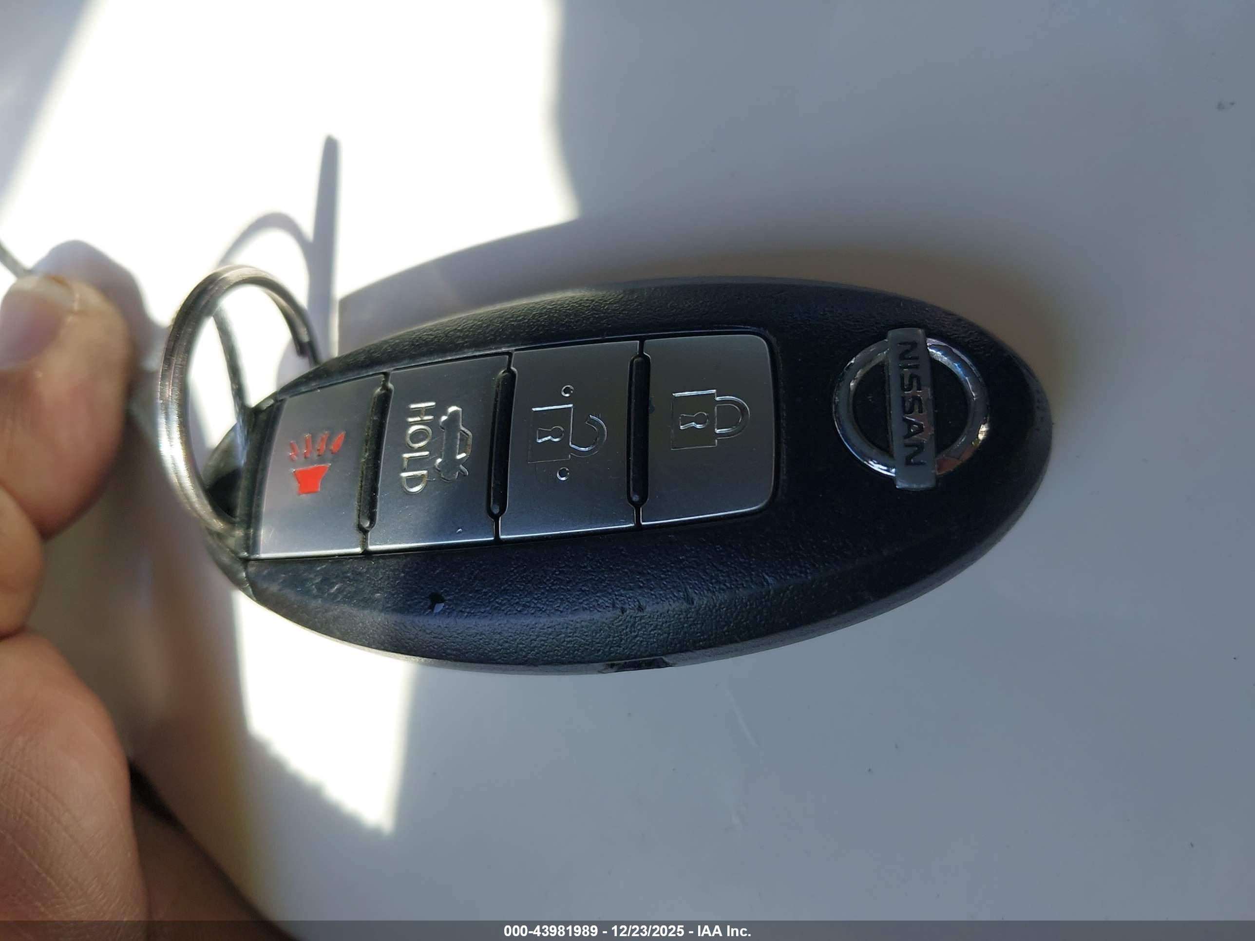 NISSAN MAXIMA image 11