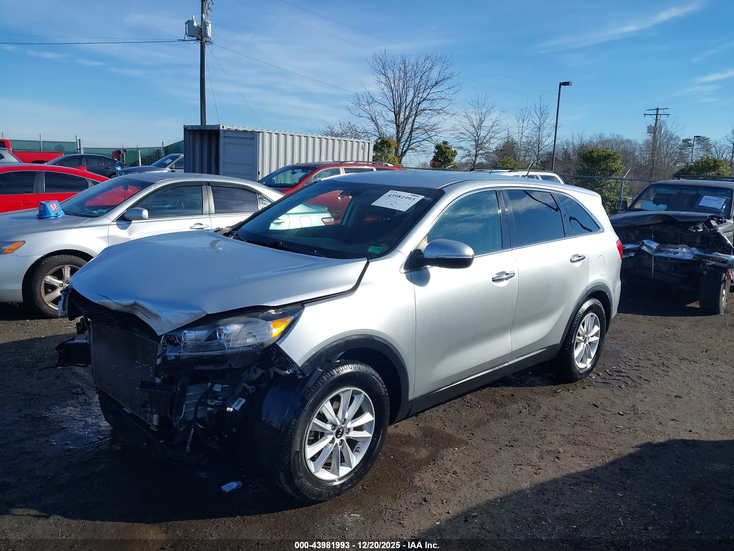 KIA SORENTO image 2