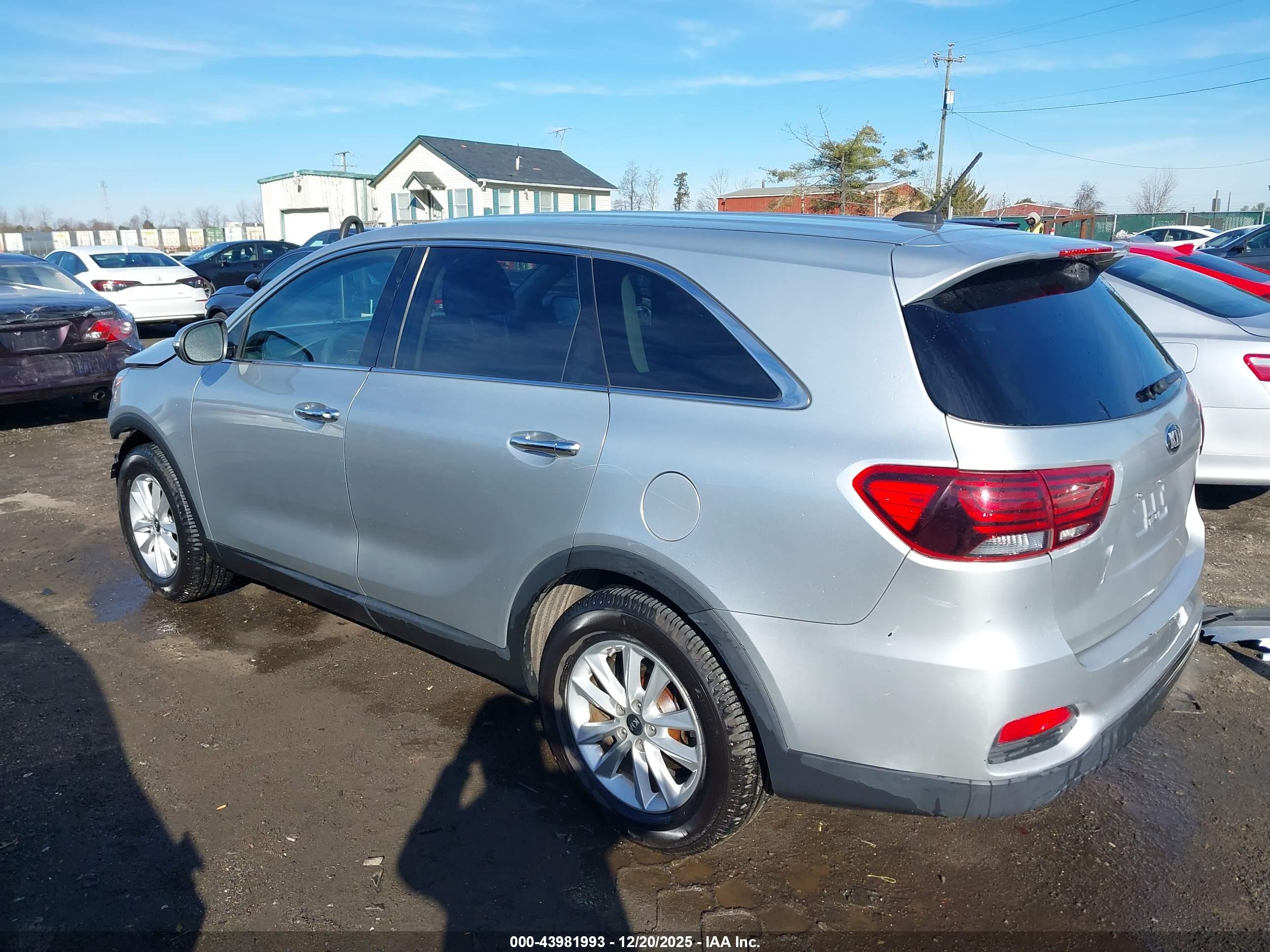 KIA SORENTO image 3