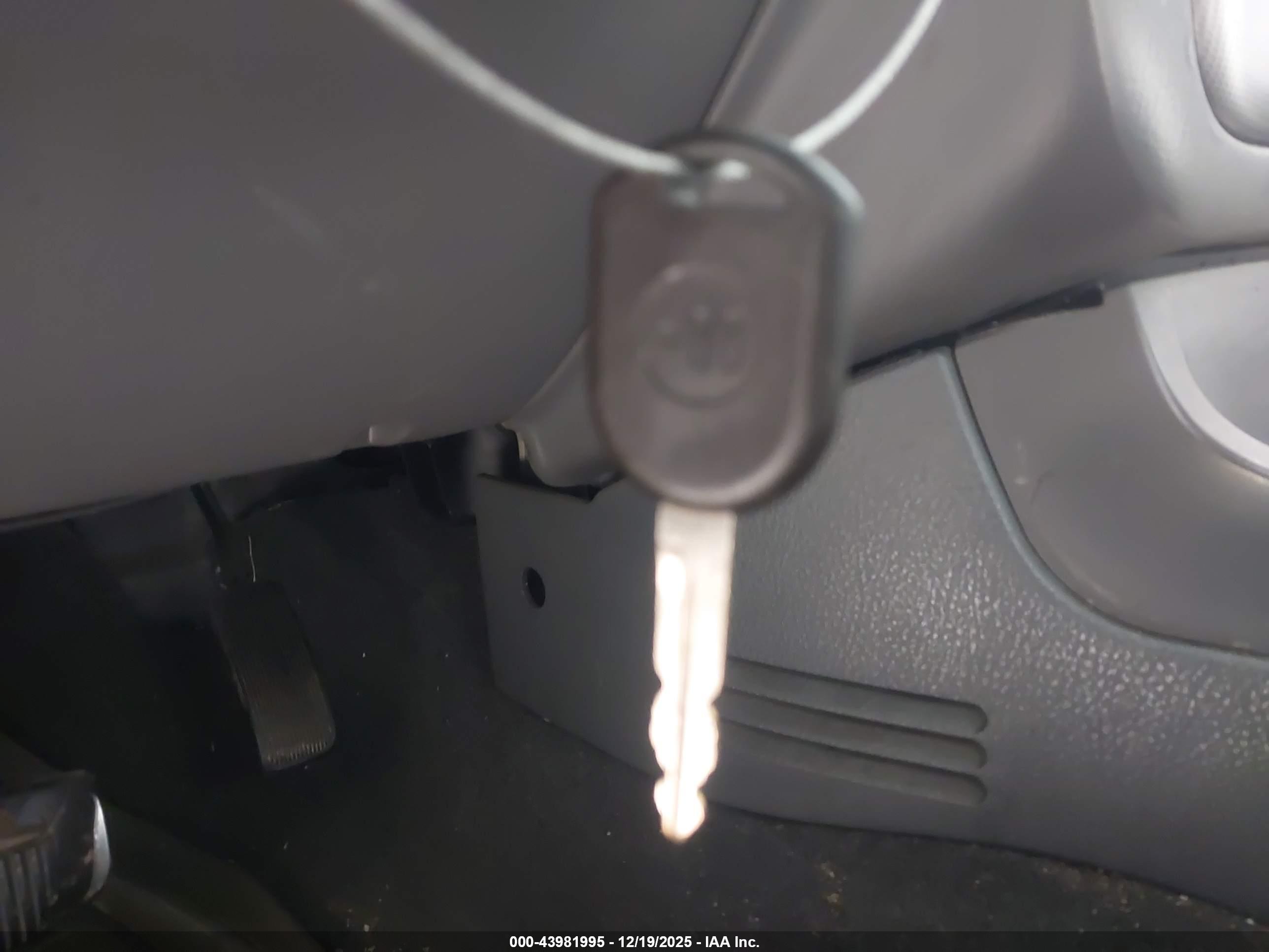 FORD EXPLORER image 11