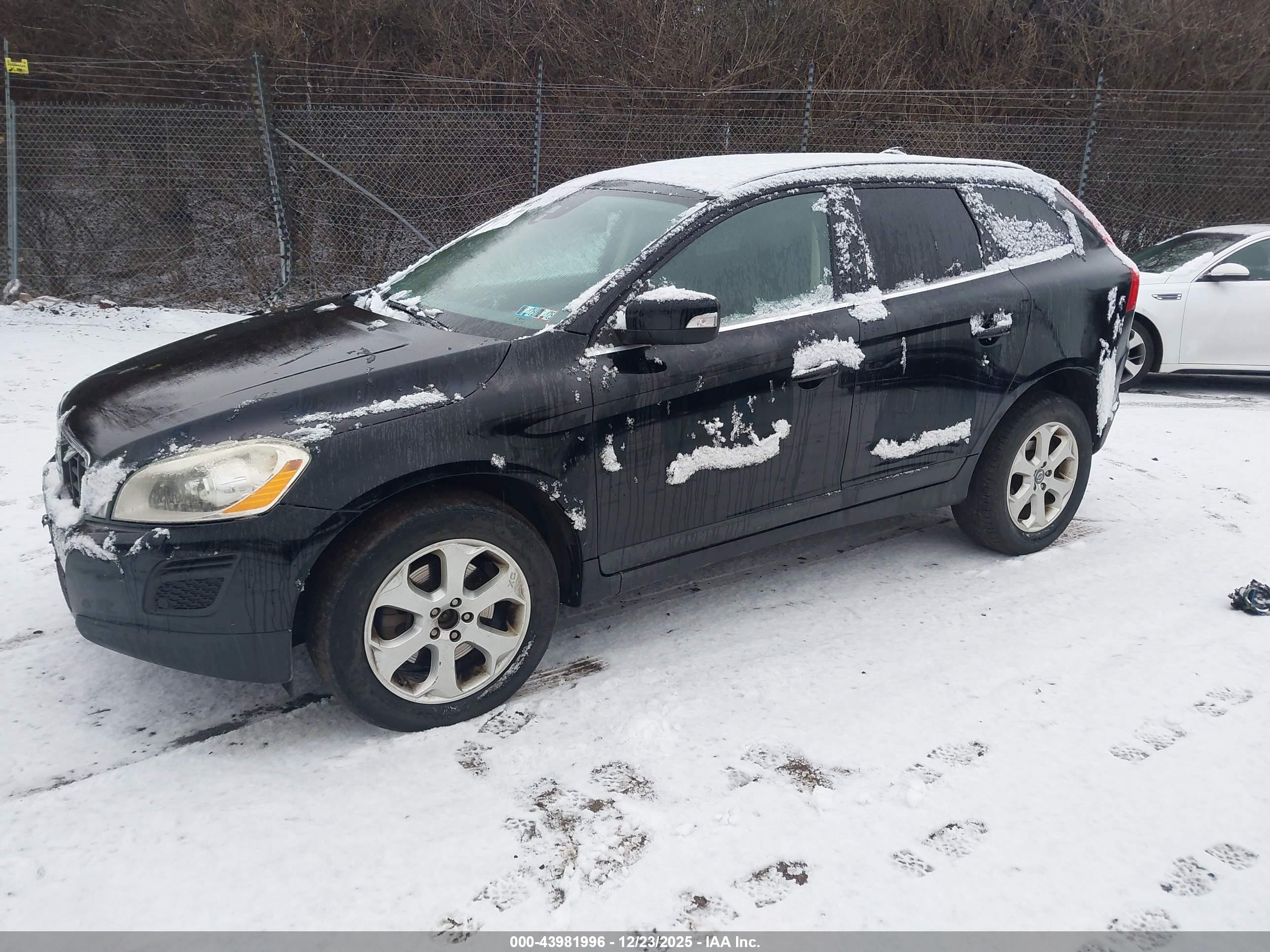 VOLVO XC60 image 2
