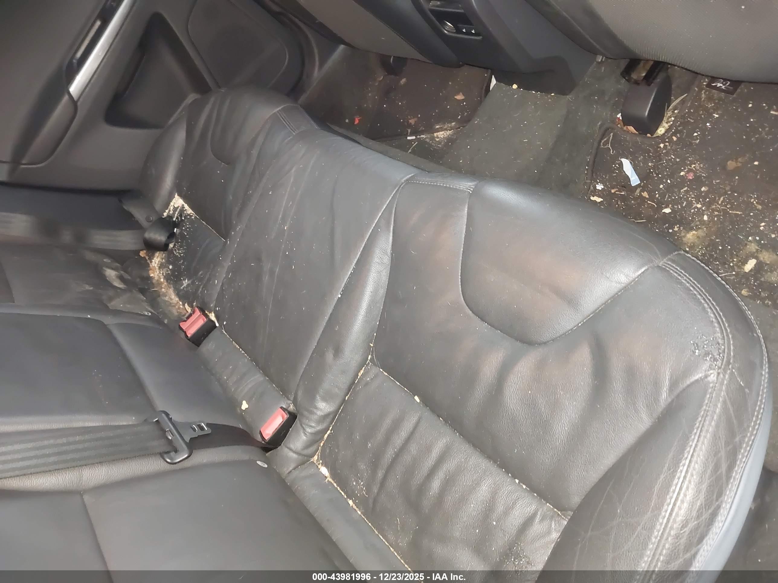 VOLVO XC60 image 8