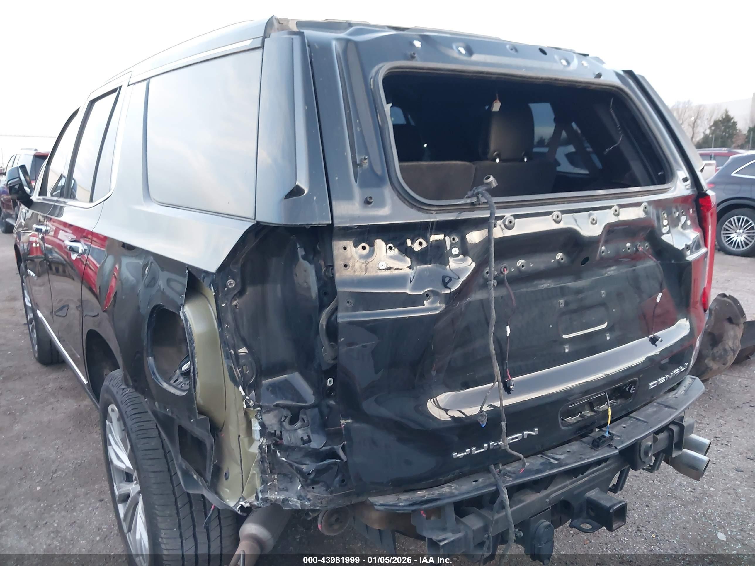 GMC YUKON image 6