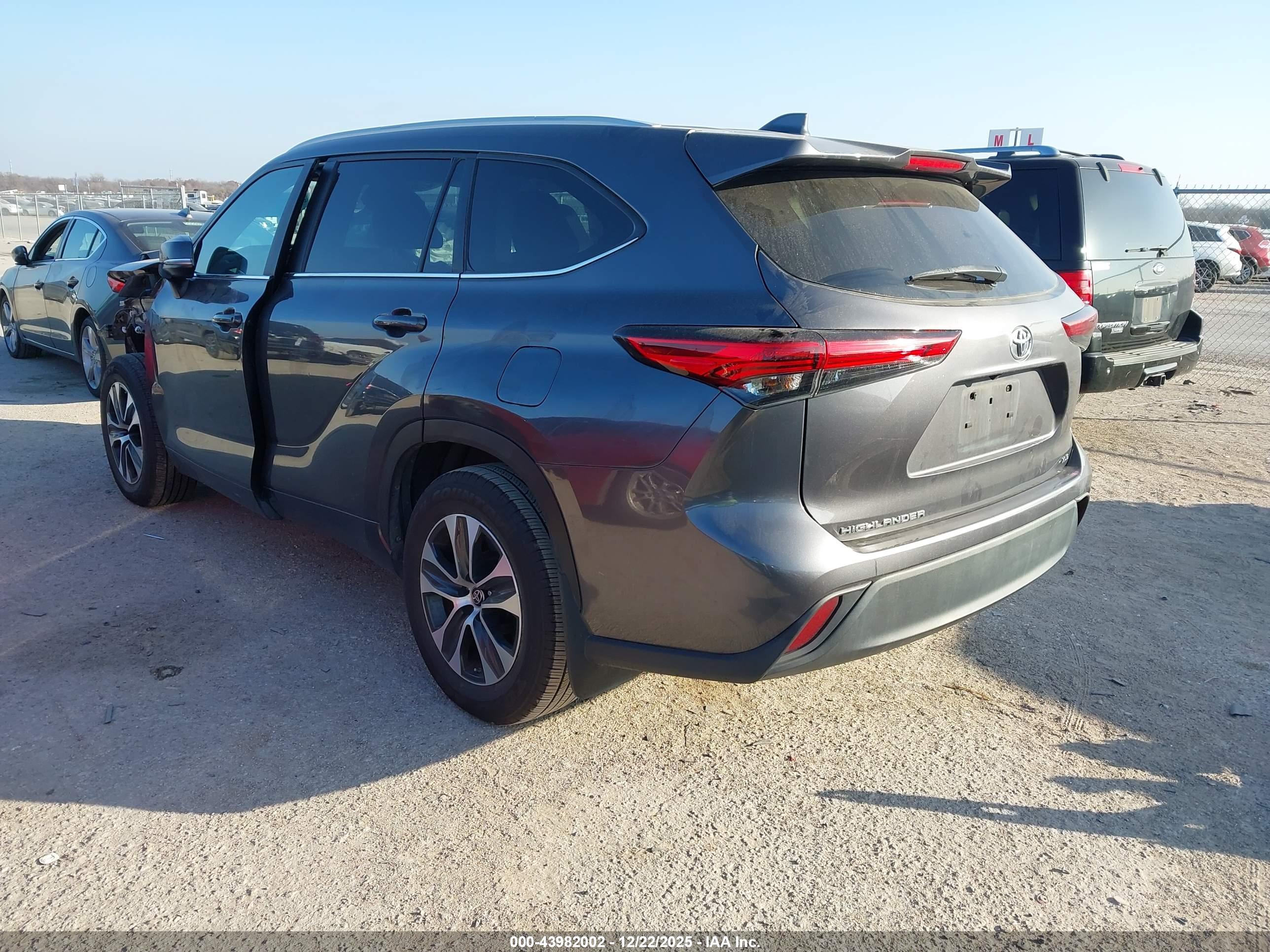 TOYOTA HIGHLANDER image 3