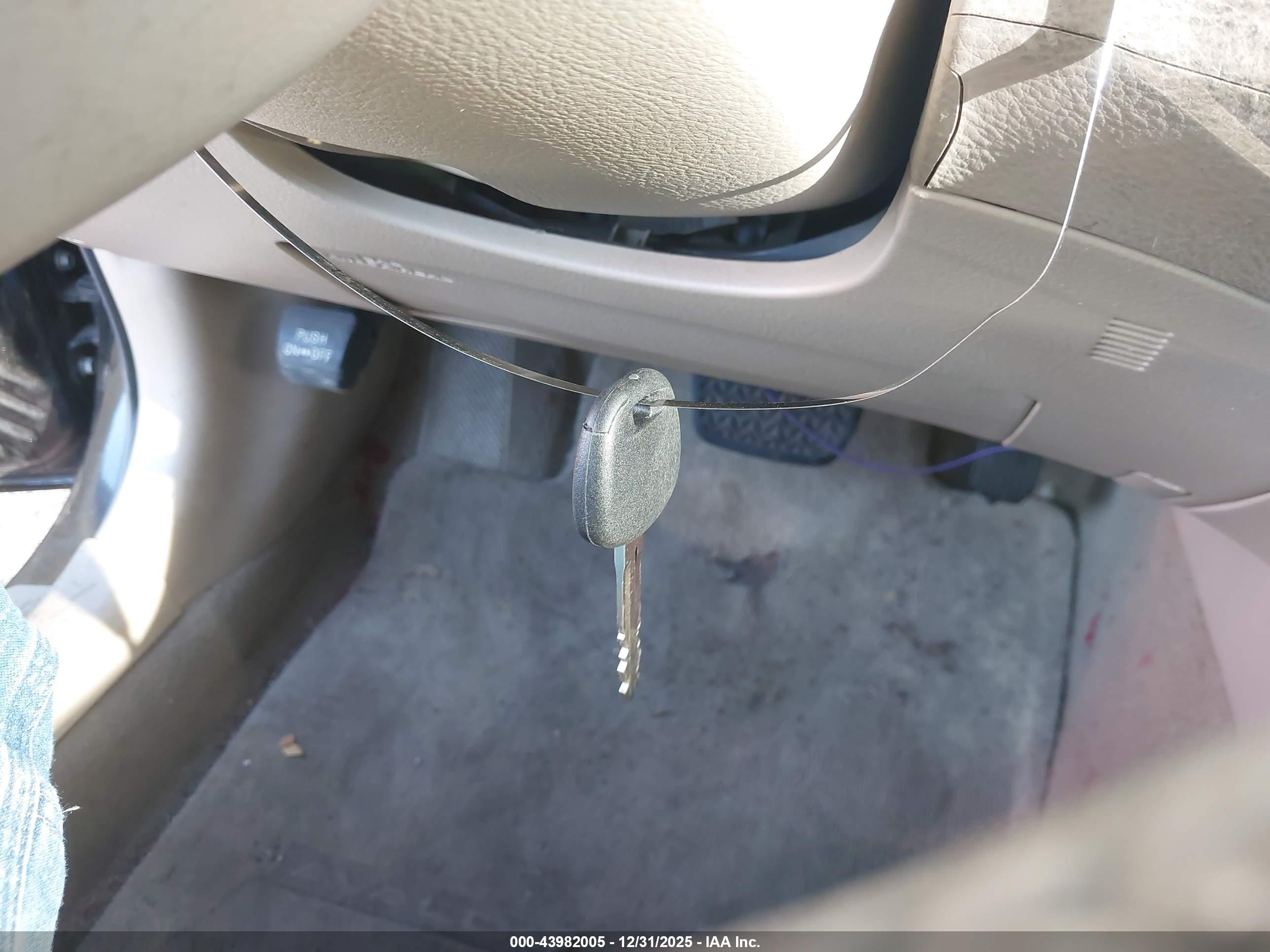 TOYOTA AVALON image 11