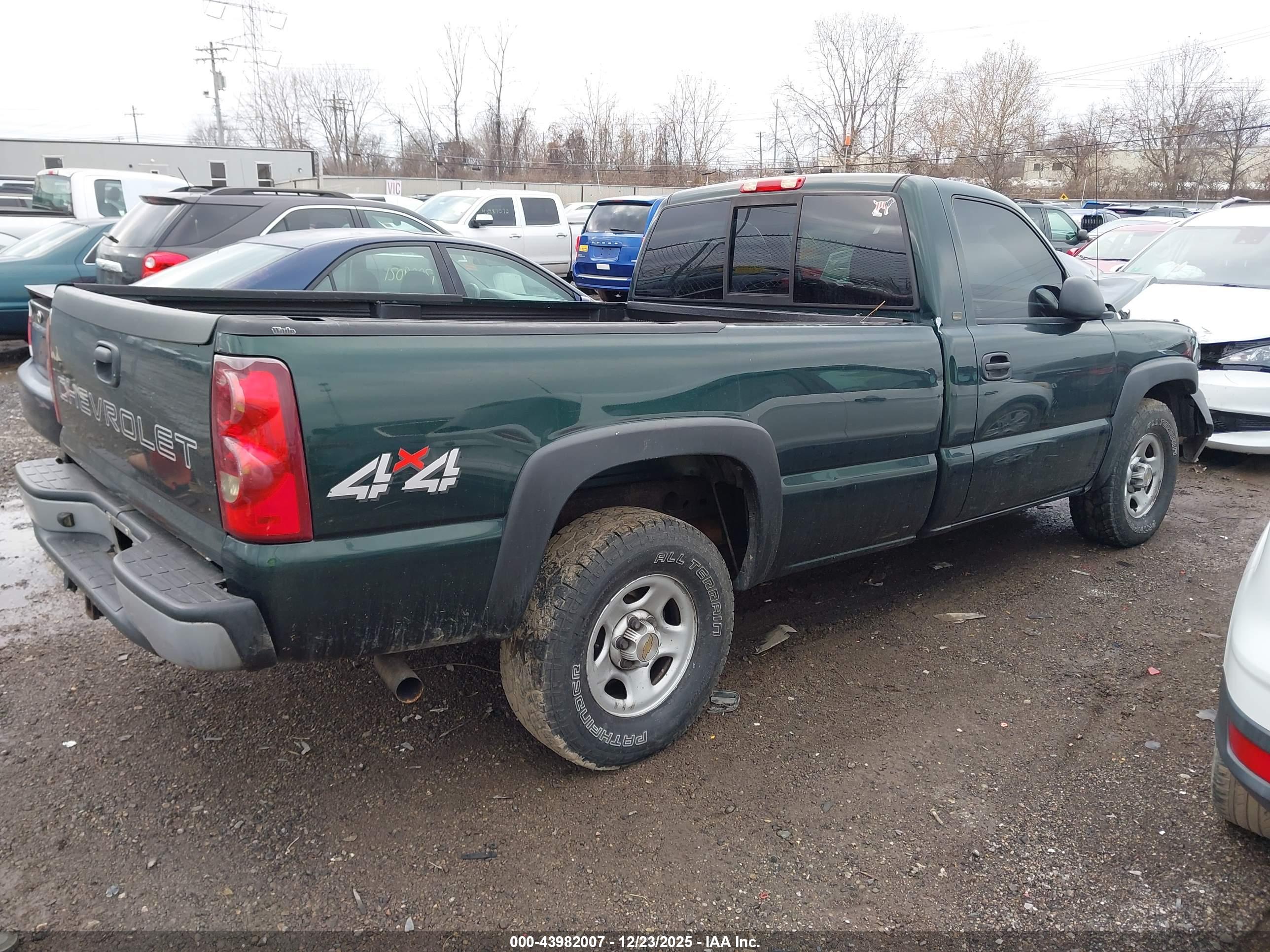 CHEVROLET SILVERADO image 4
