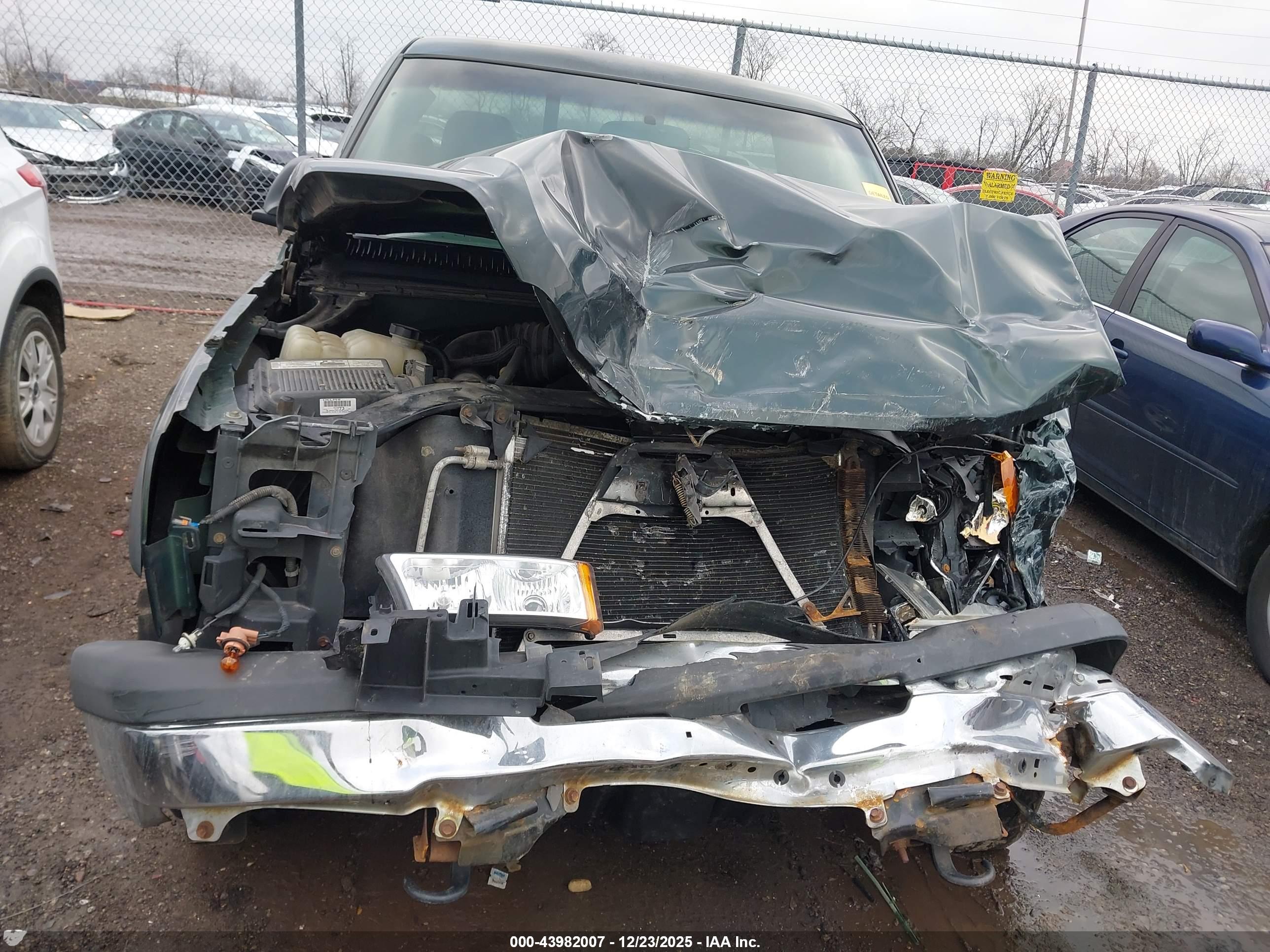 CHEVROLET SILVERADO image 6