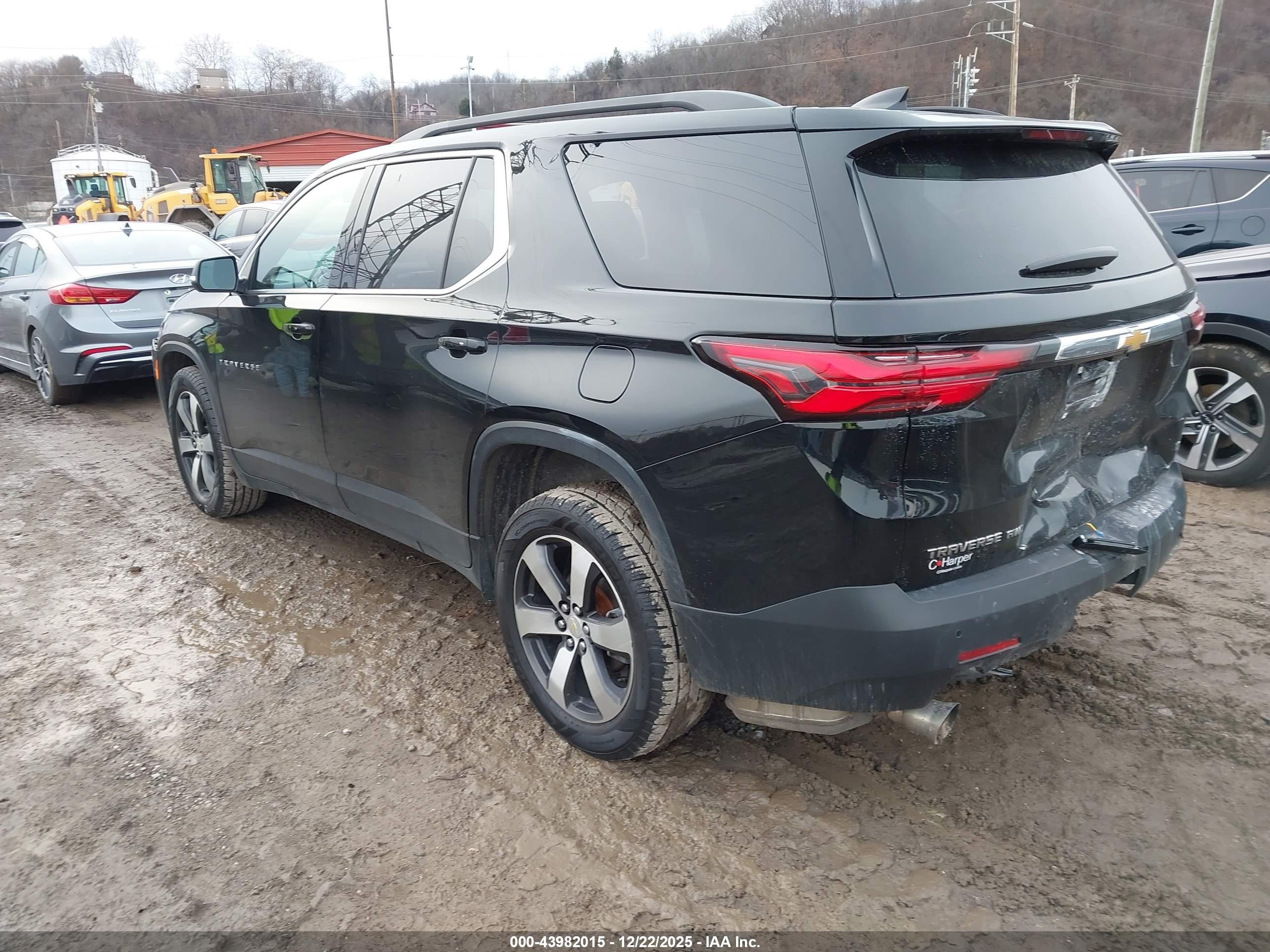 CHEVROLET TRAVERSE image 3