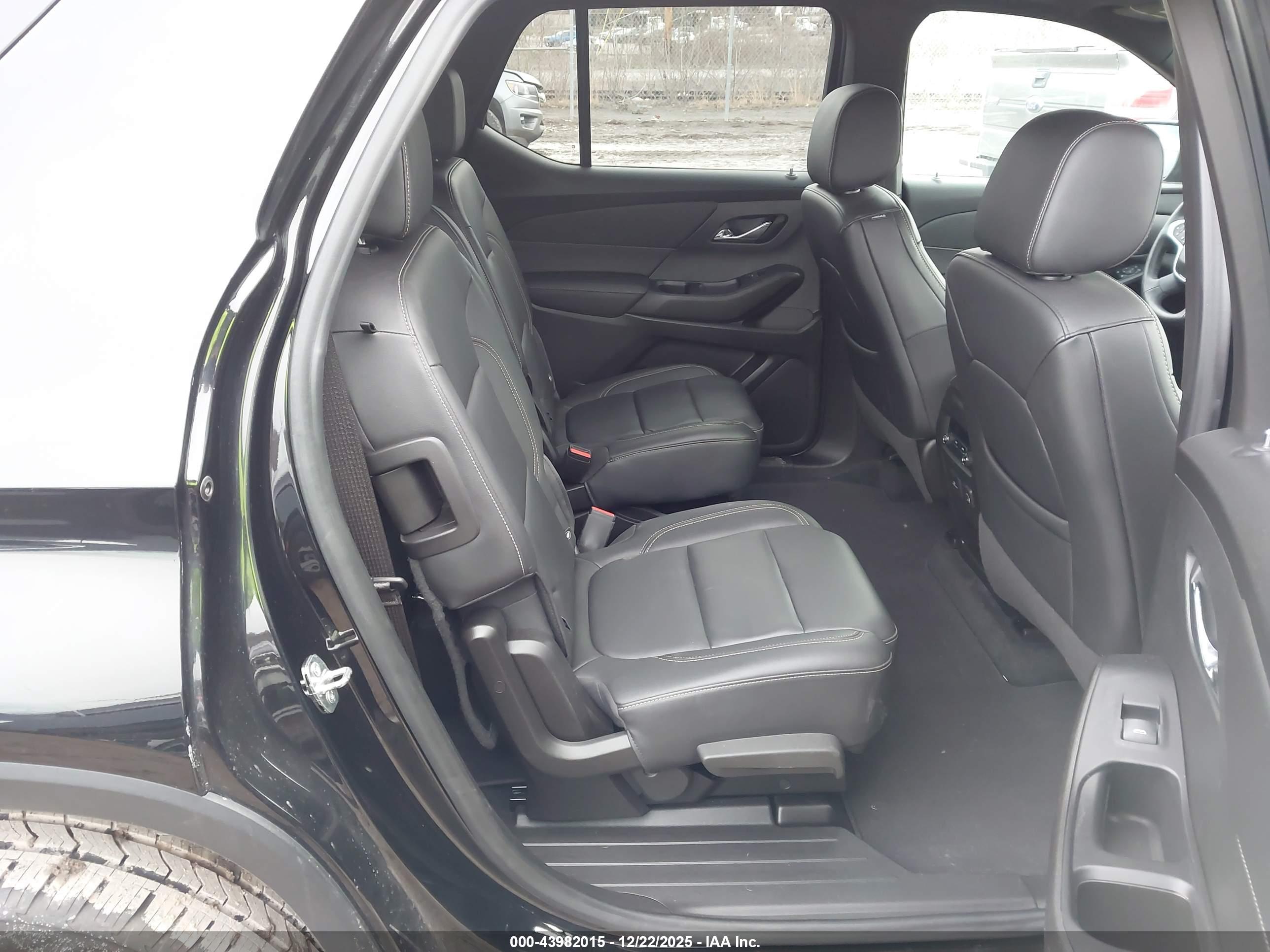 CHEVROLET TRAVERSE image 8