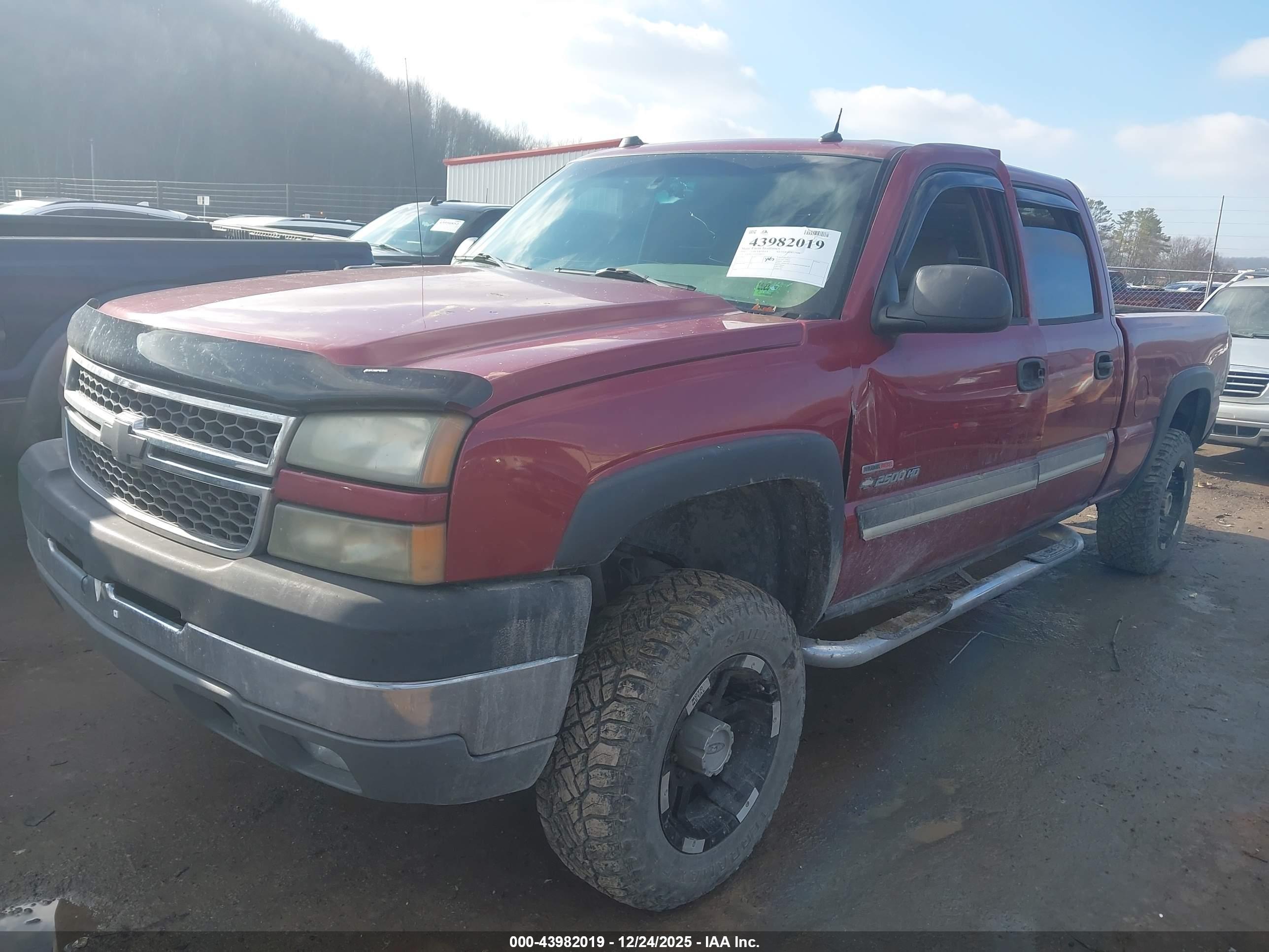 CHEVROLET SILVERADO image 2