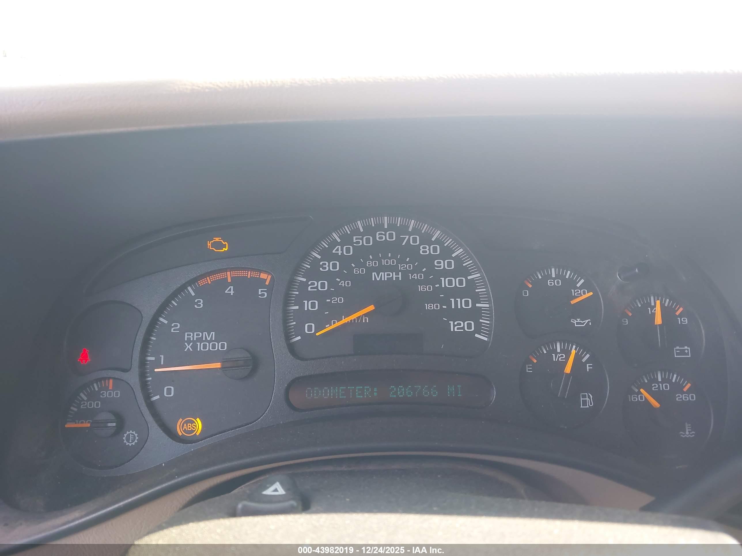 CHEVROLET SILVERADO image 7