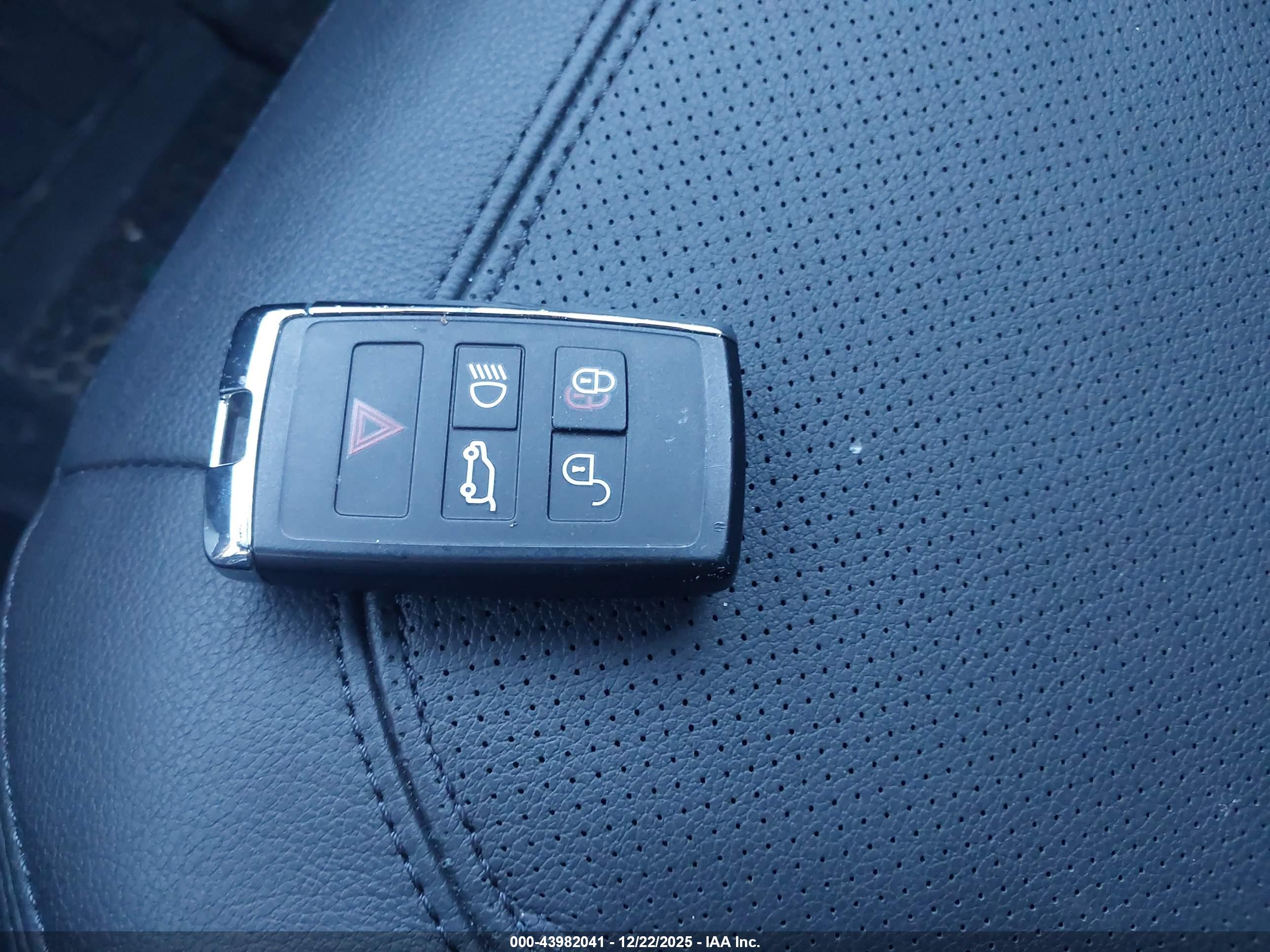 LAND ROVER image 11