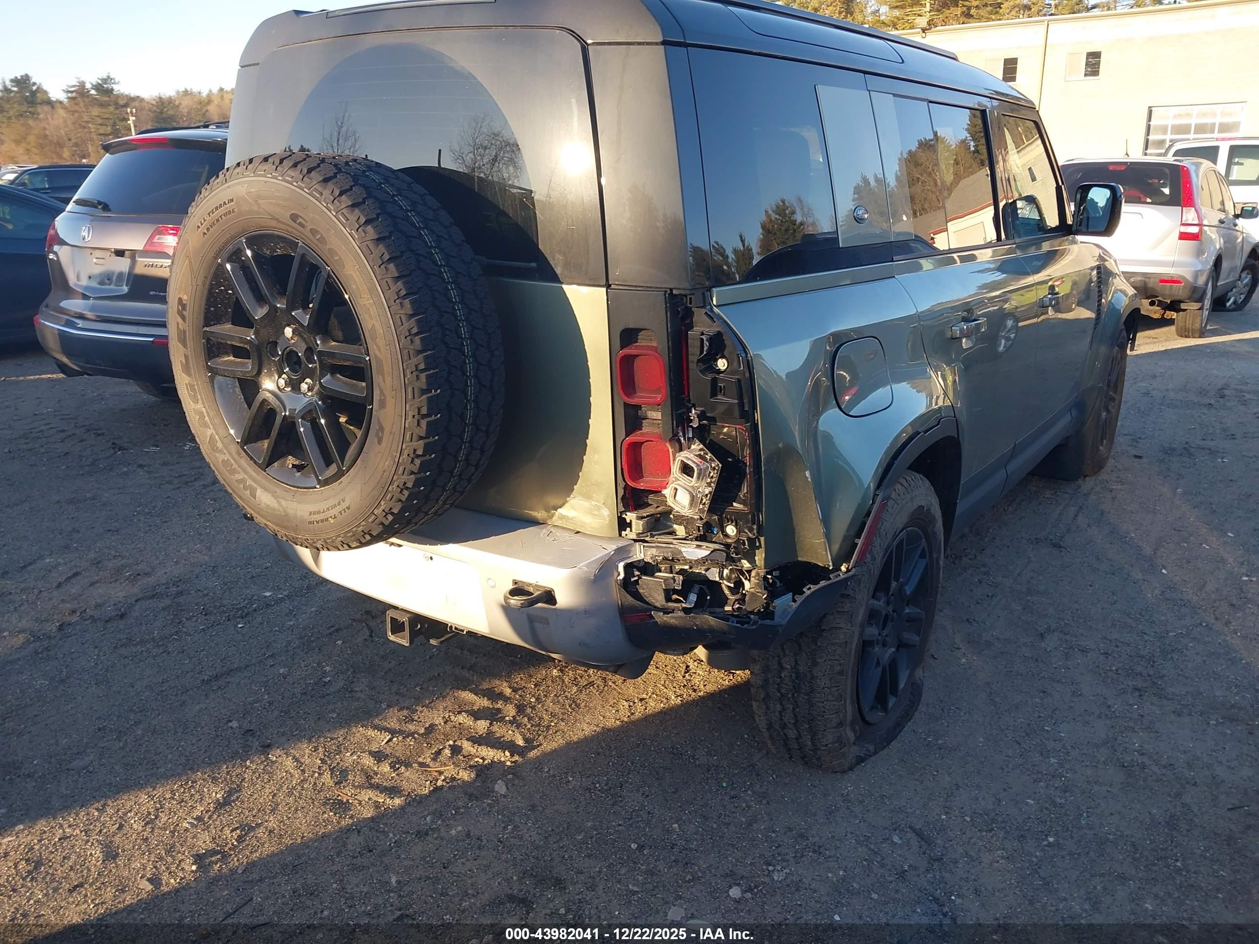 LAND ROVER image 6