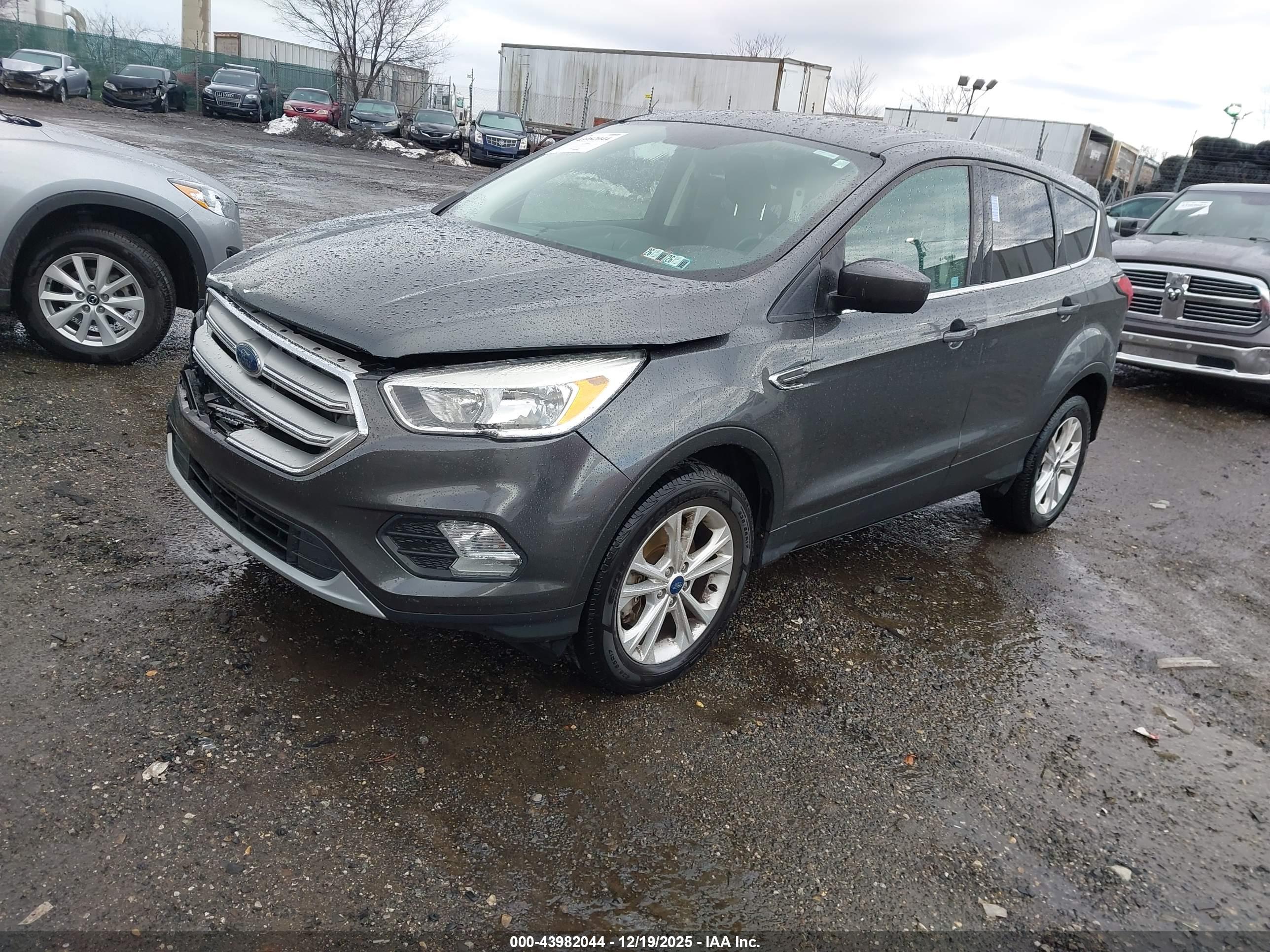 FORD ESCAPE image 2