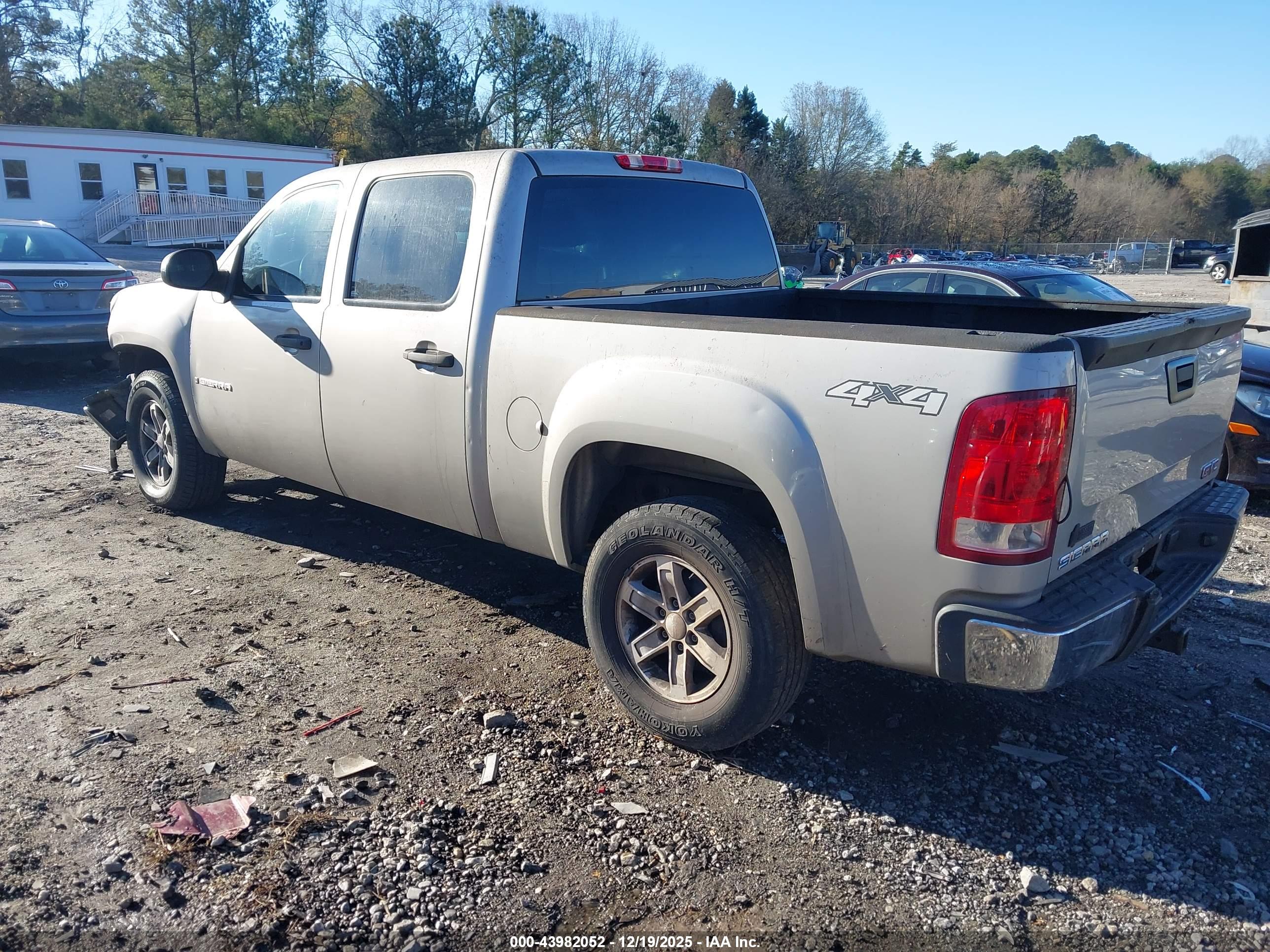 GMC SIERRA image 3