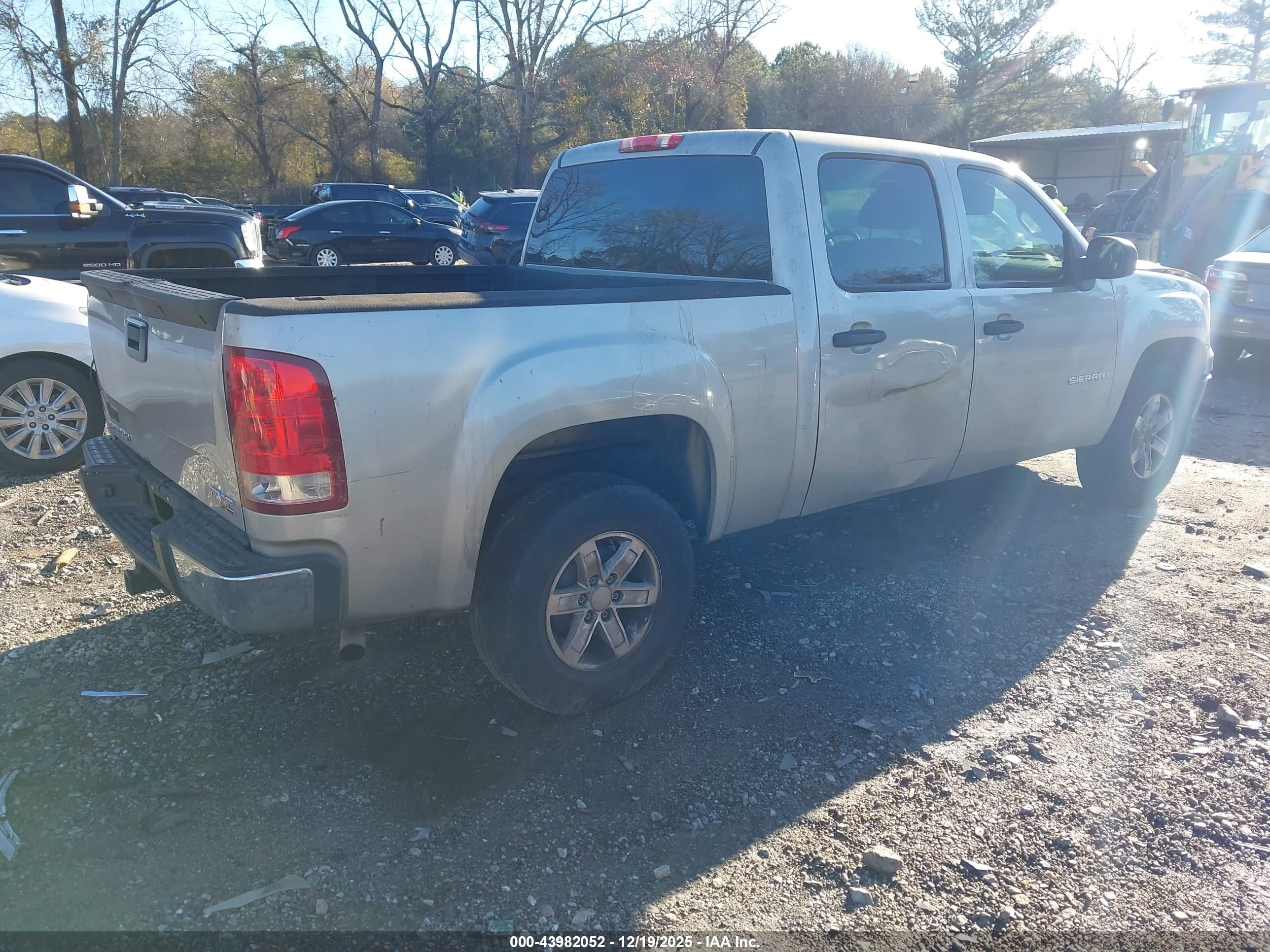 GMC SIERRA image 4
