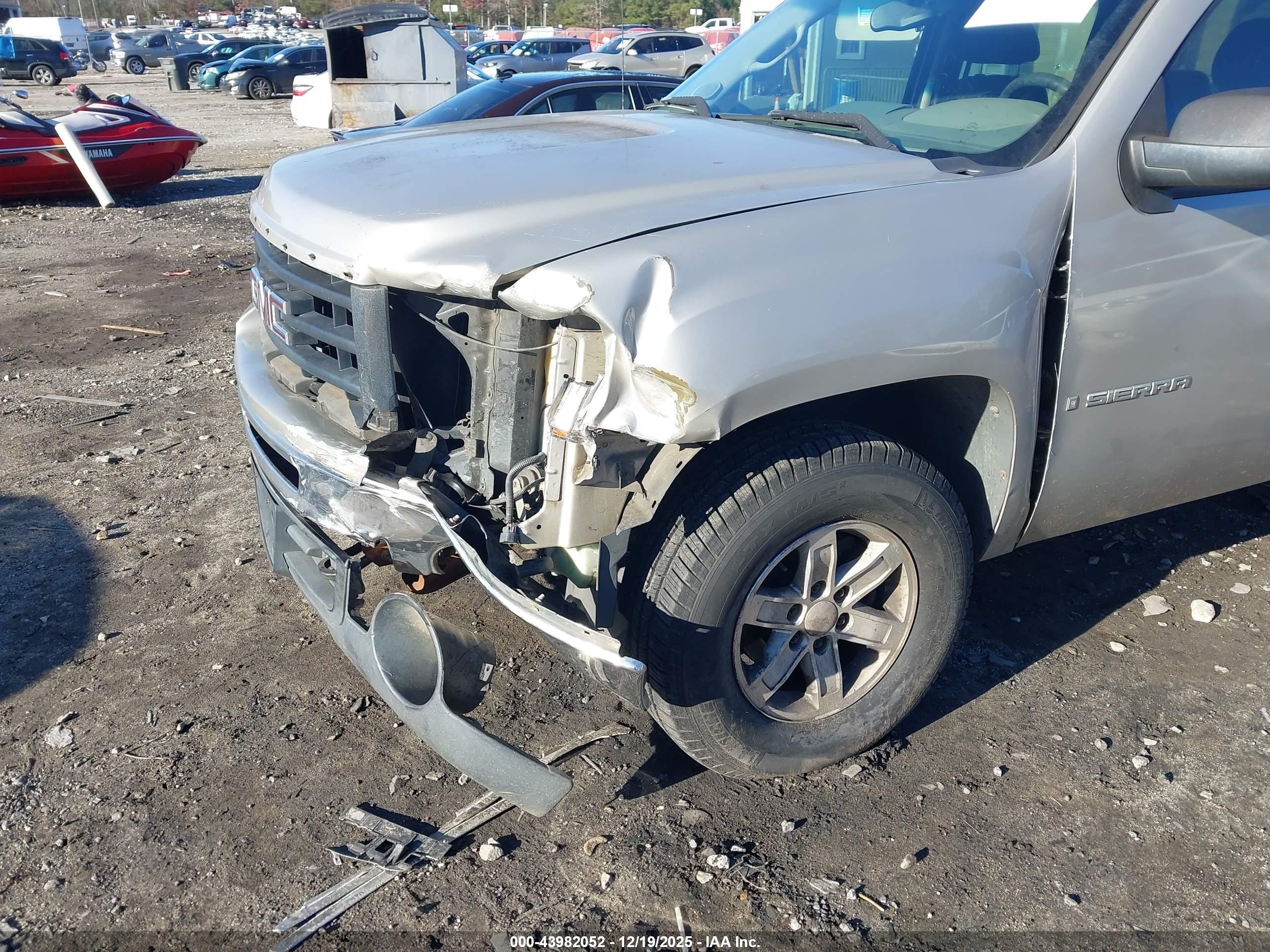 GMC SIERRA image 6