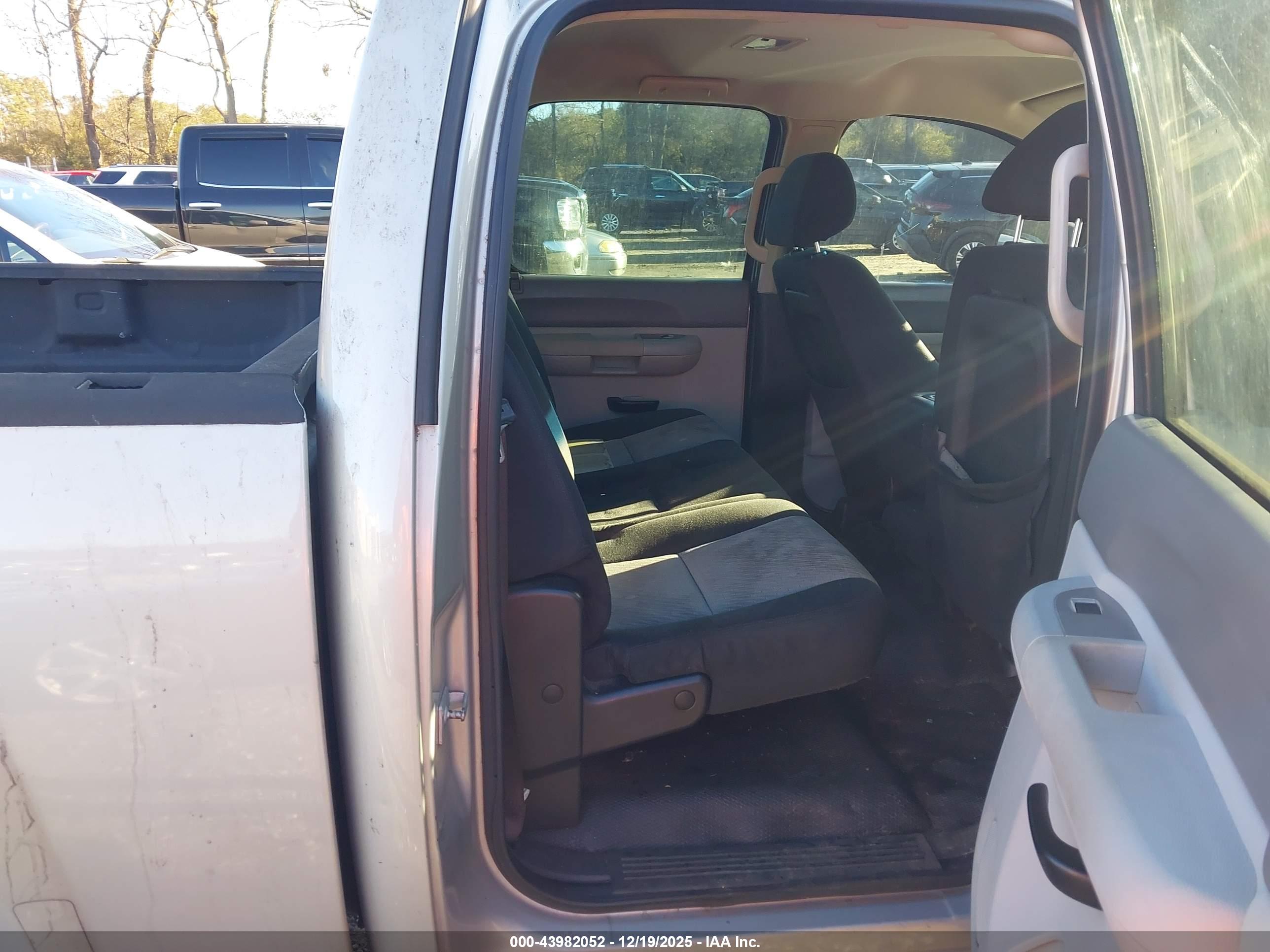 GMC SIERRA image 8