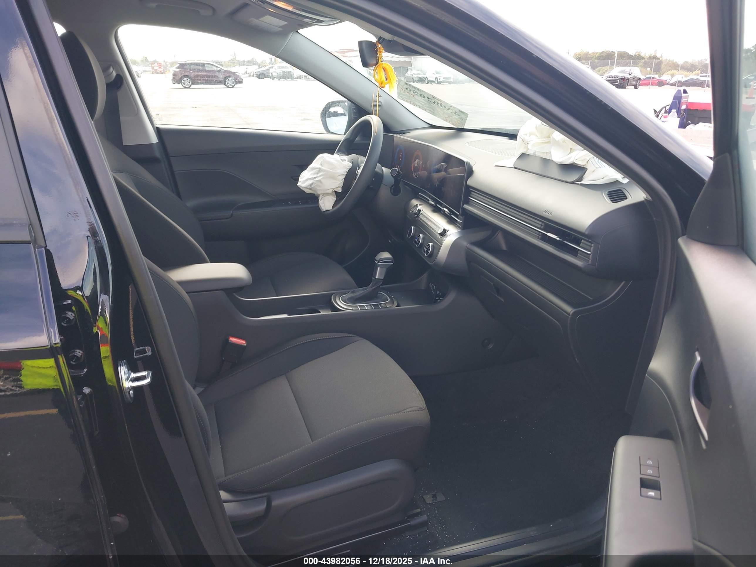 HYUNDAI KONA image 5