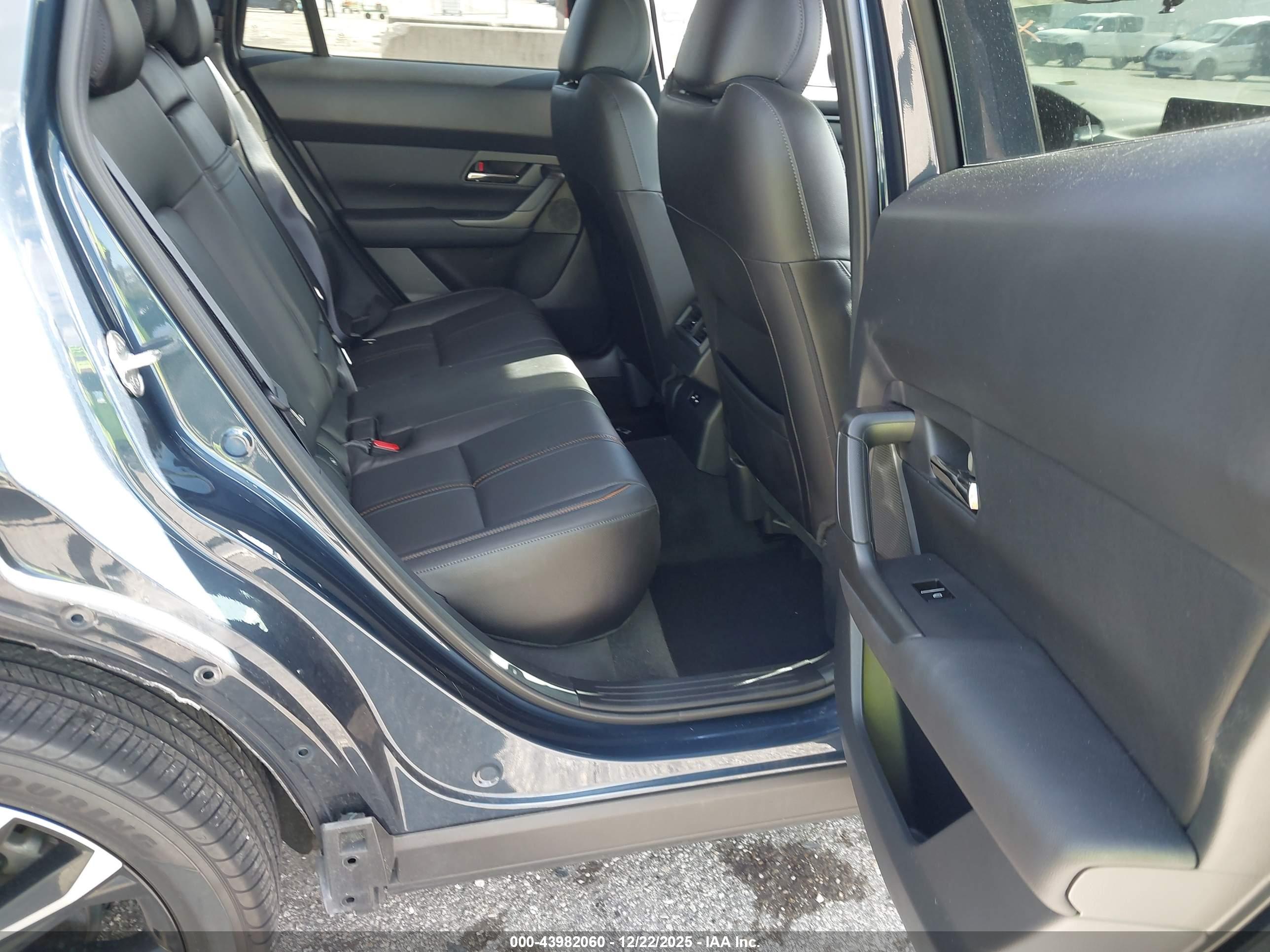 MAZDA CX-50 image 8