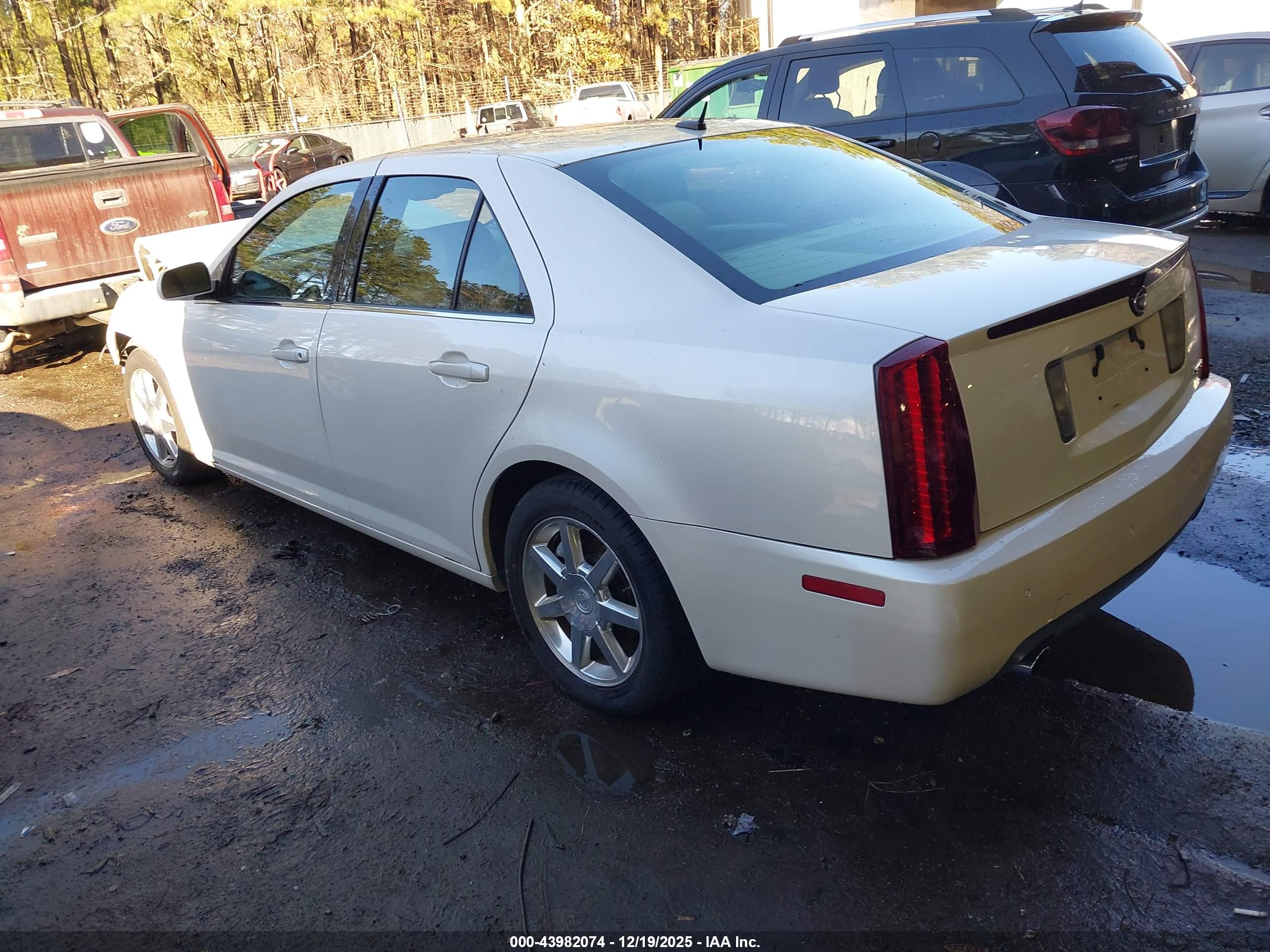CADILLAC STS image 3
