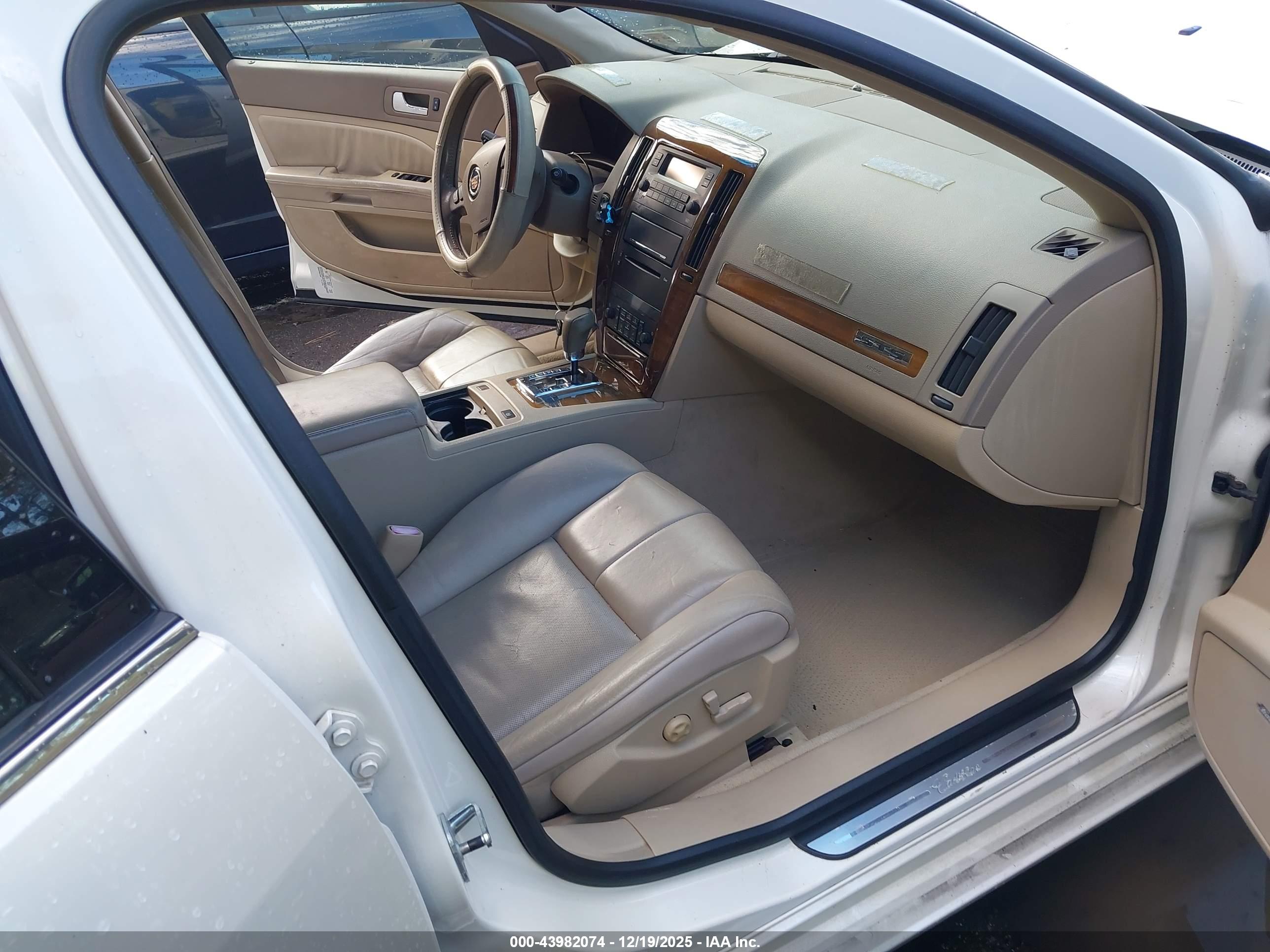 CADILLAC STS image 5
