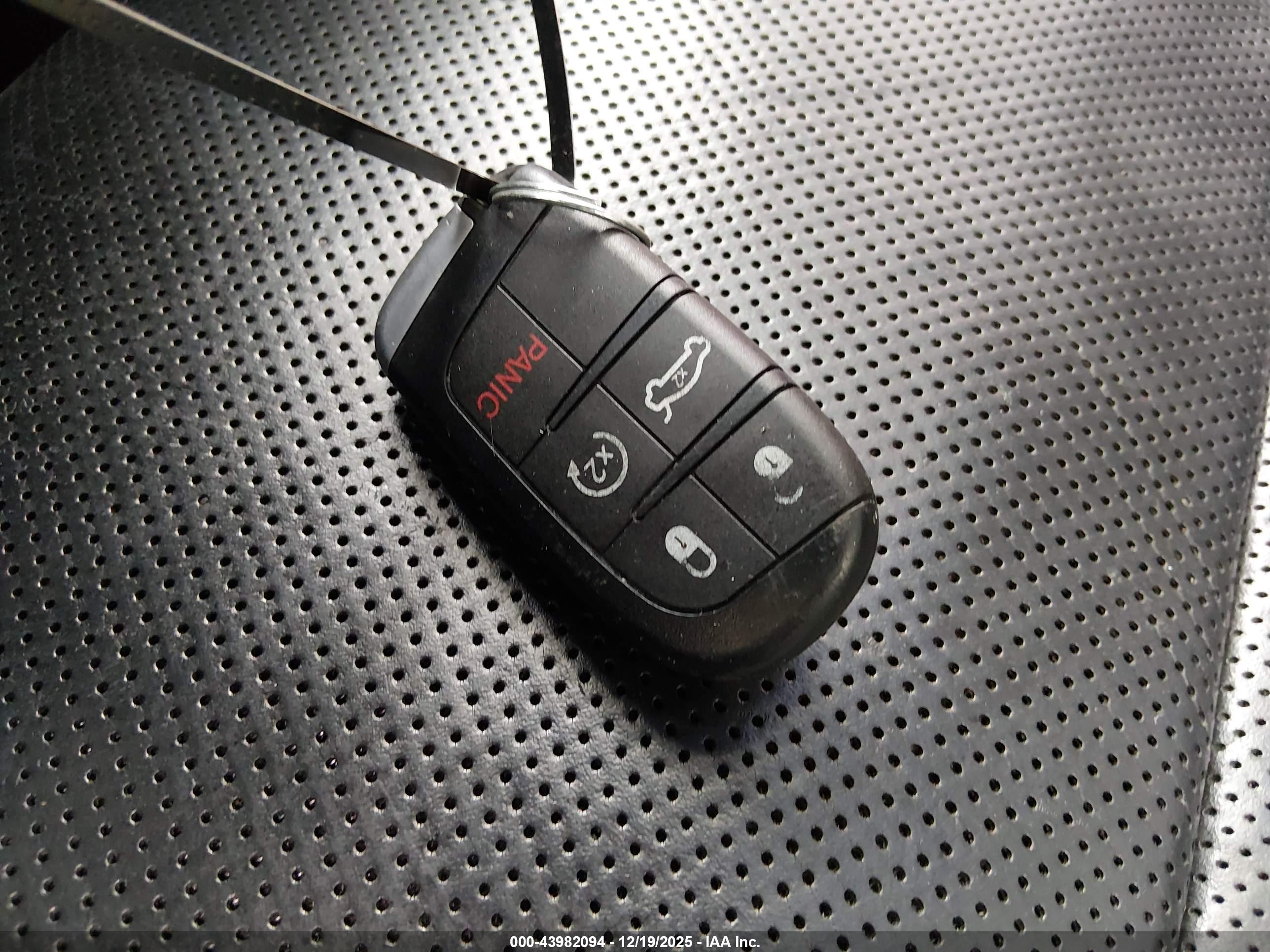 CHRYSLER 300C image 11