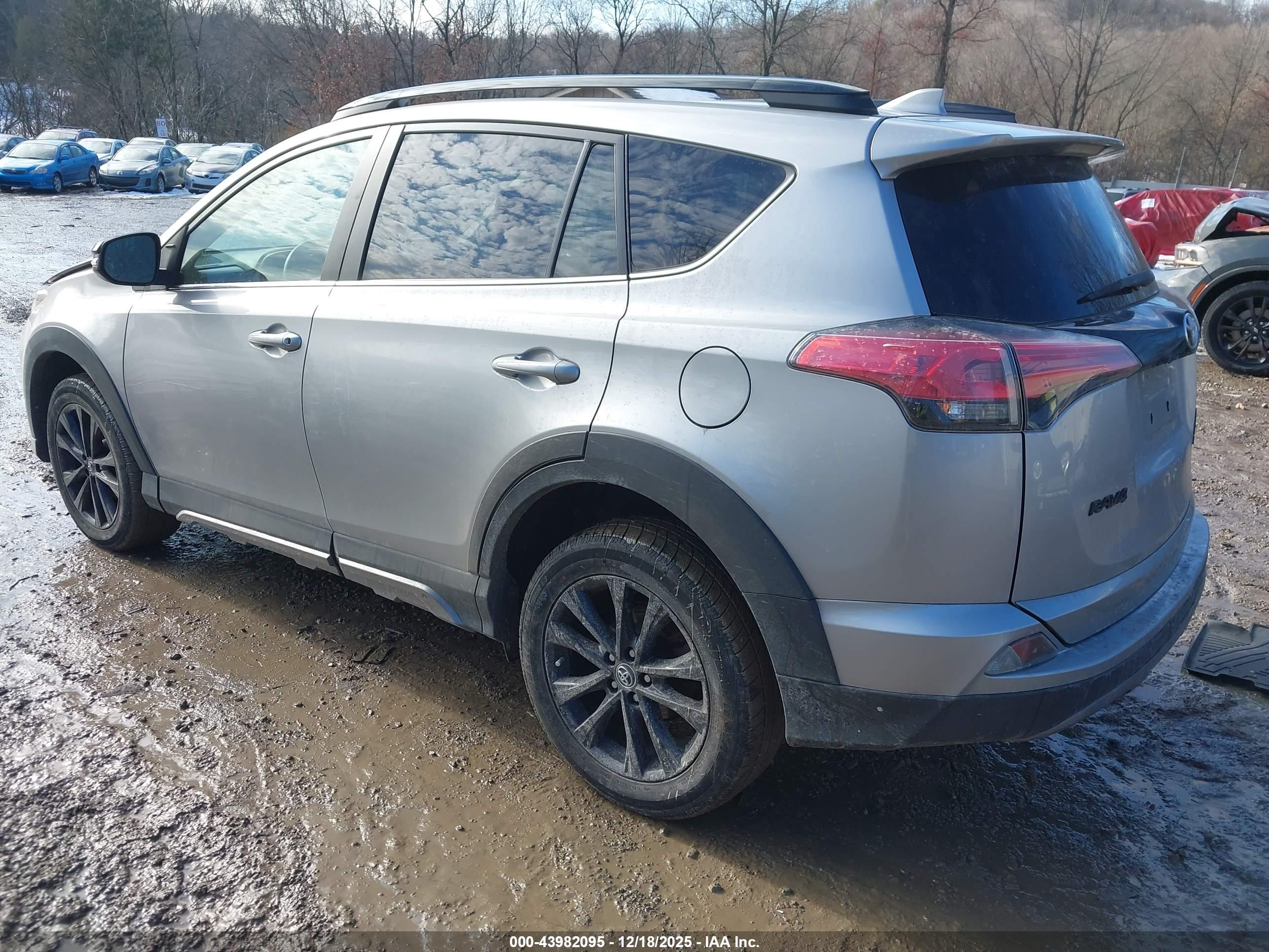 TOYOTA RAV4 image 3