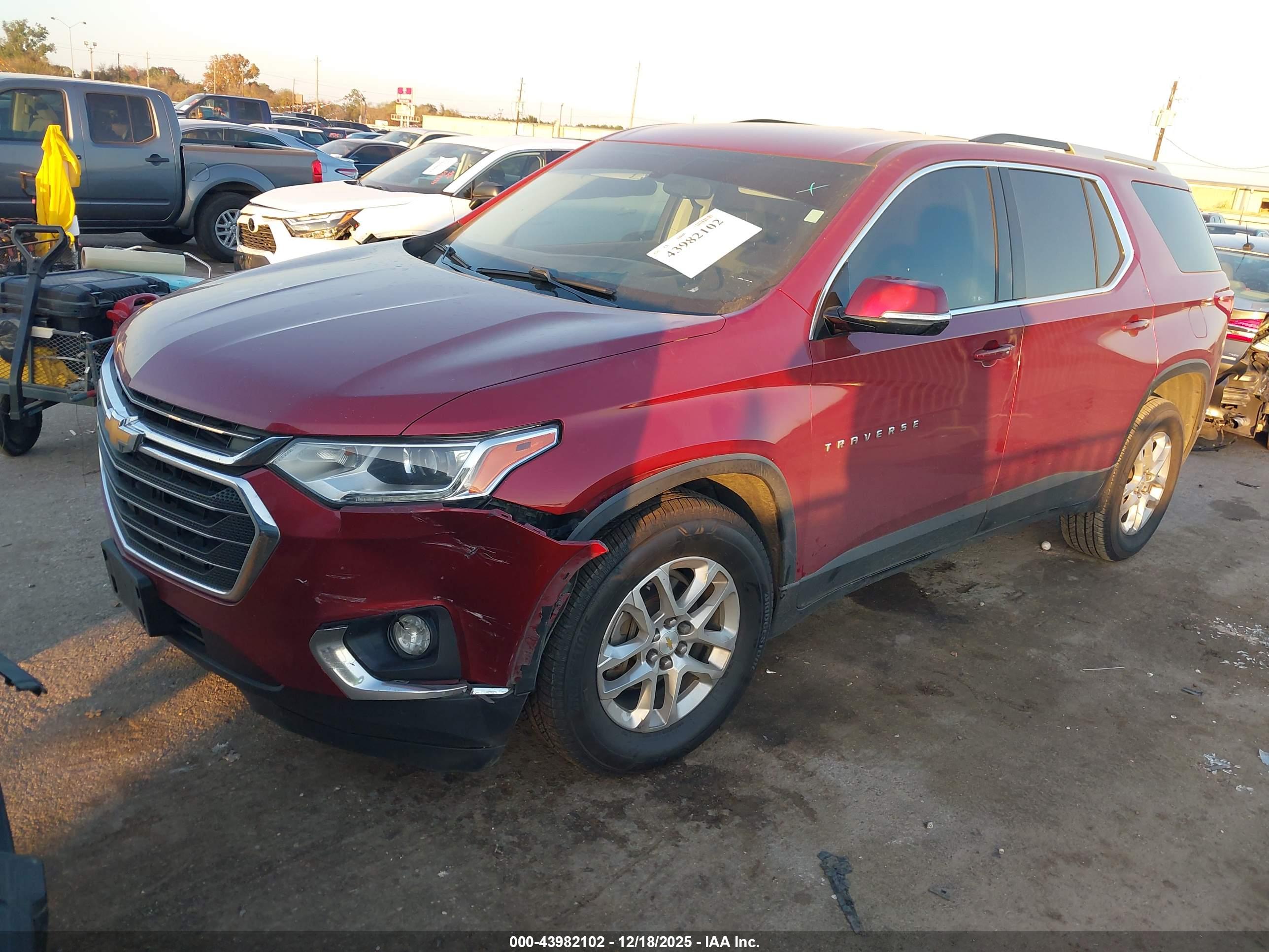 CHEVROLET TRAVERSE image 2