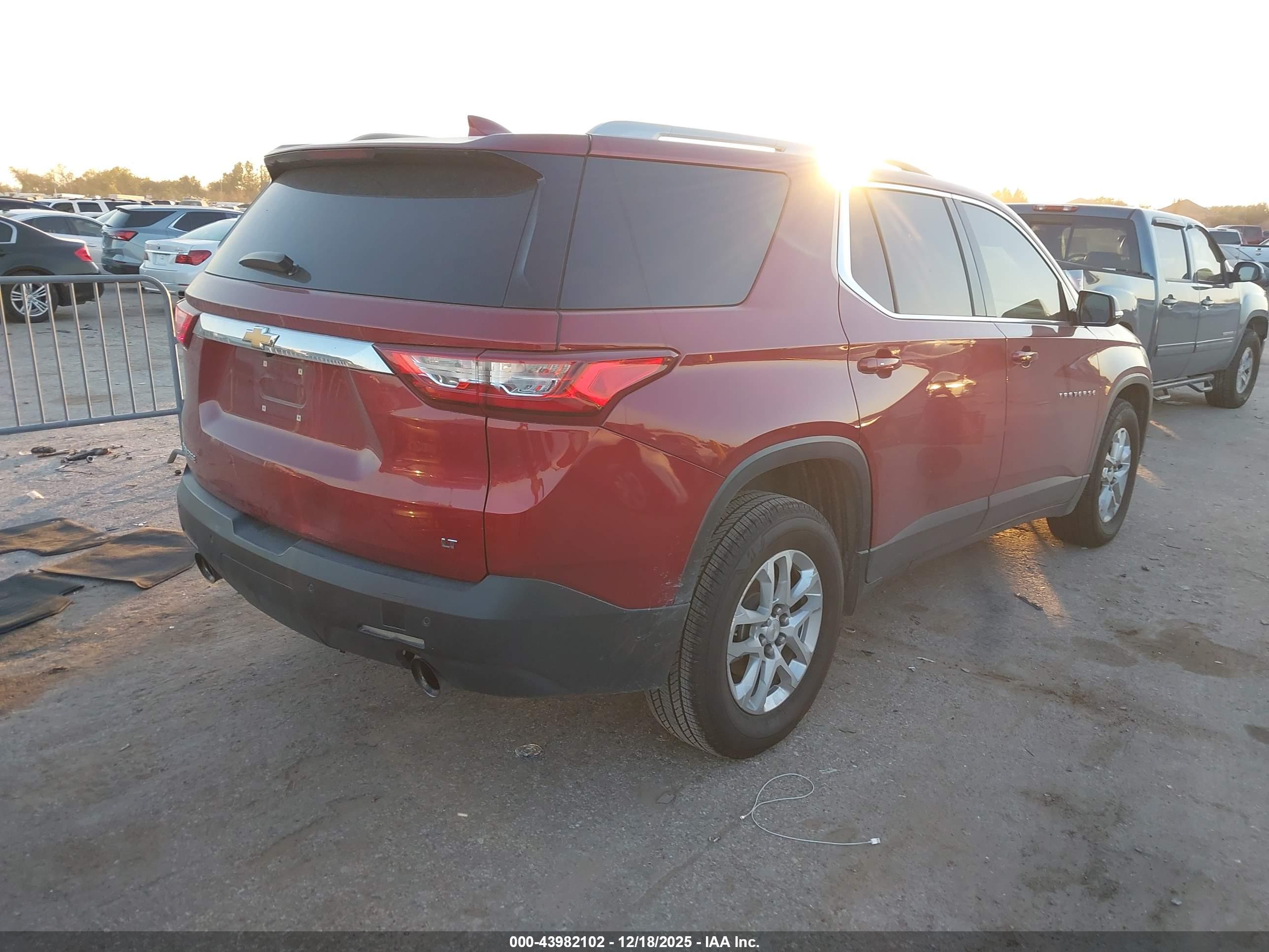 CHEVROLET TRAVERSE image 4
