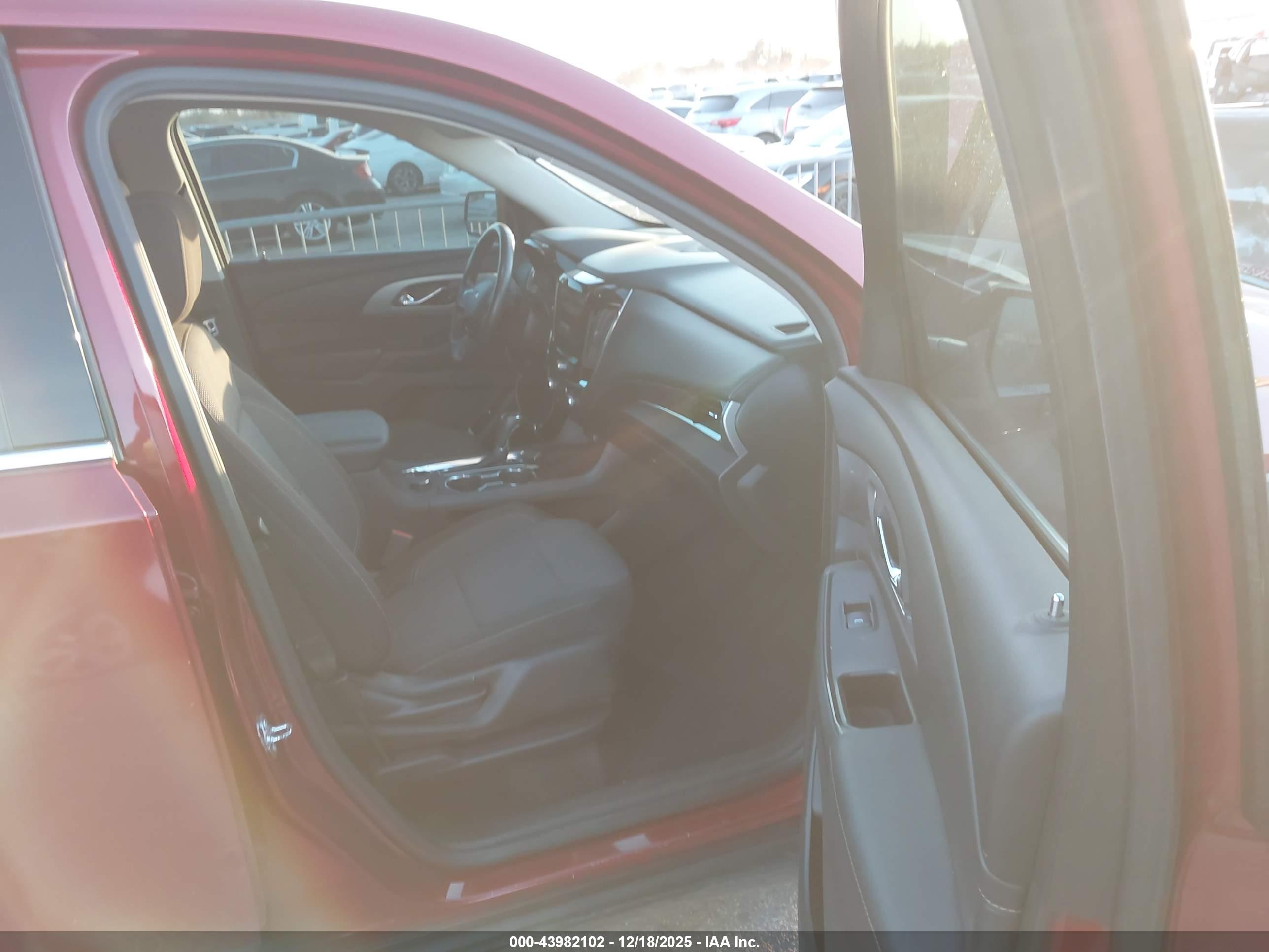 CHEVROLET TRAVERSE image 5