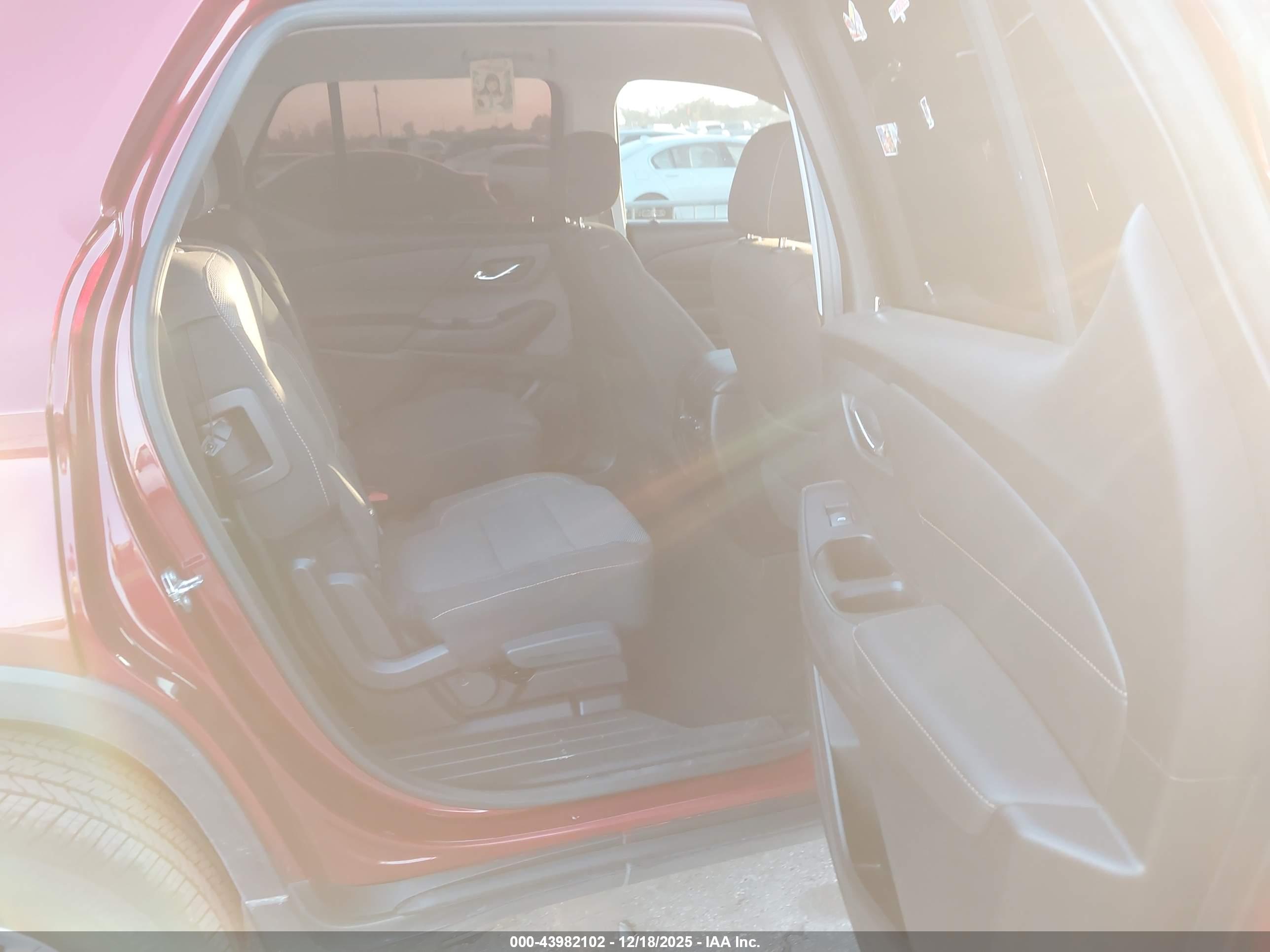 CHEVROLET TRAVERSE image 8