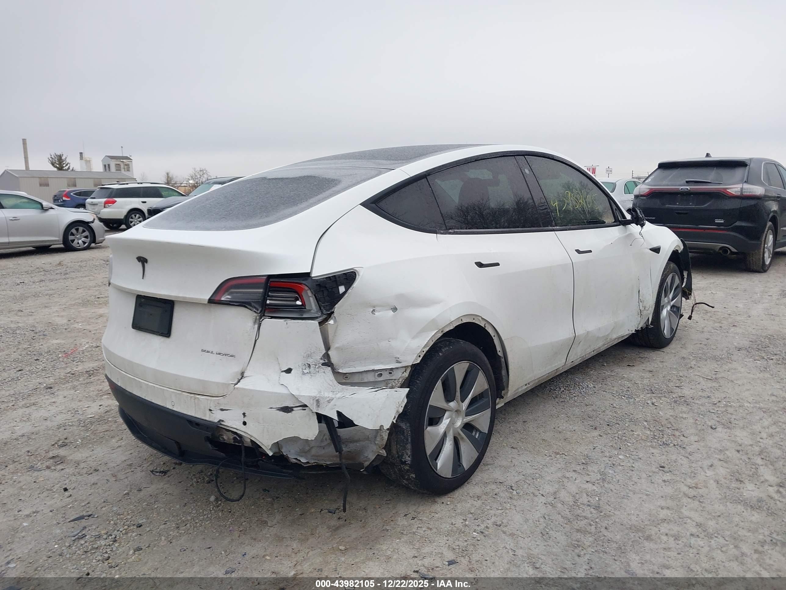 TESLA MODEL image 4