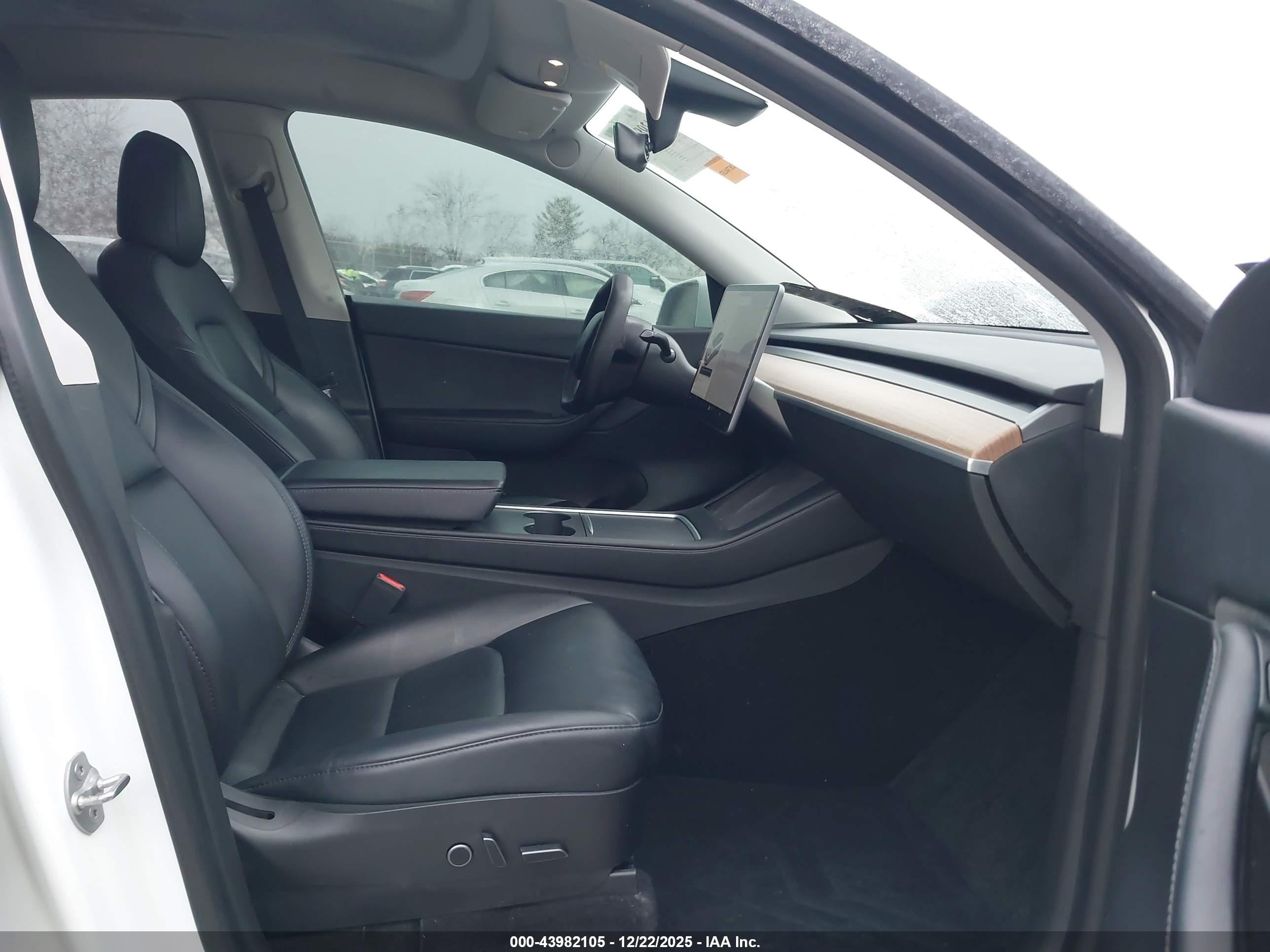 TESLA MODEL image 5