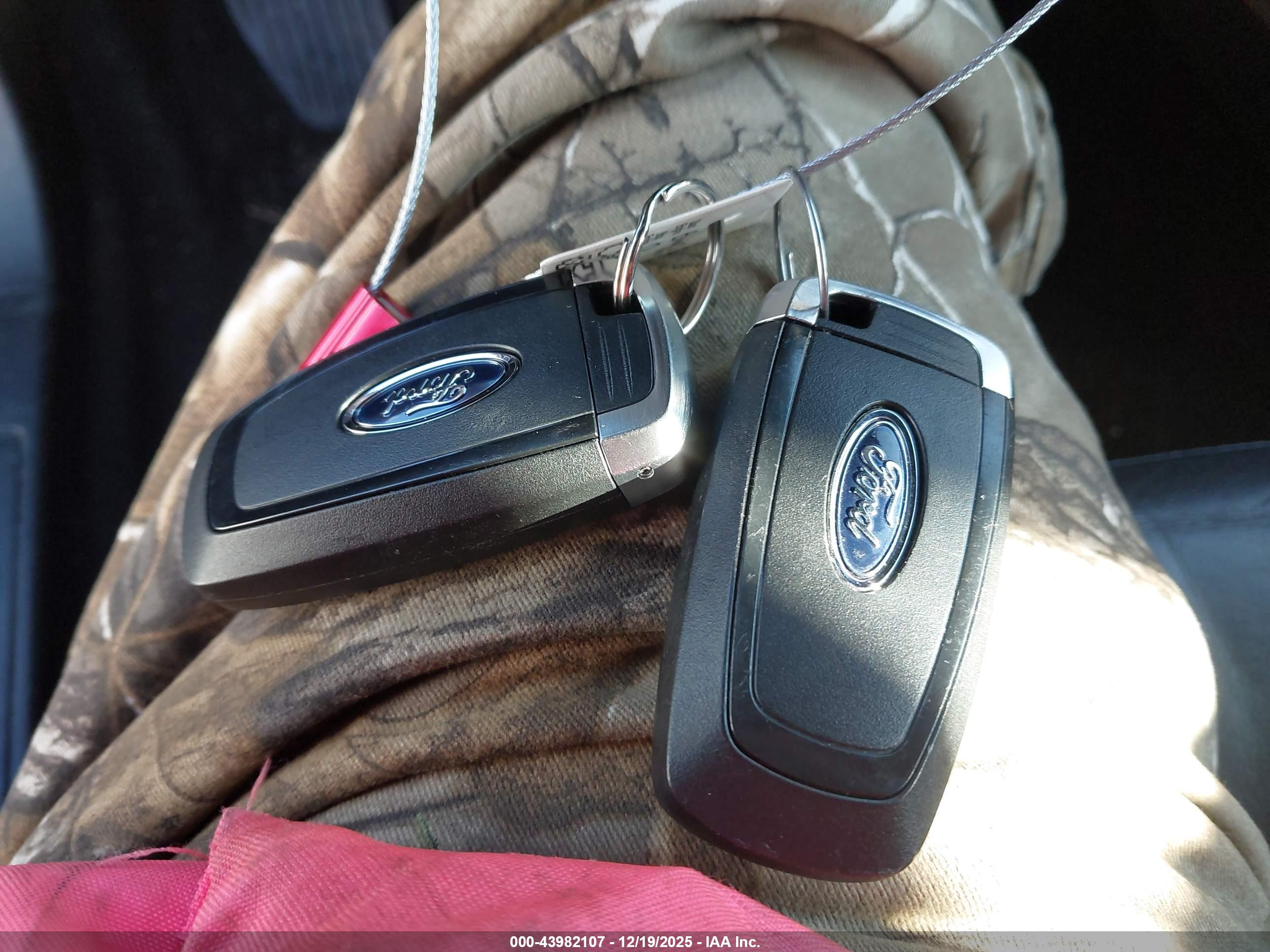 FORD FUSION image 11