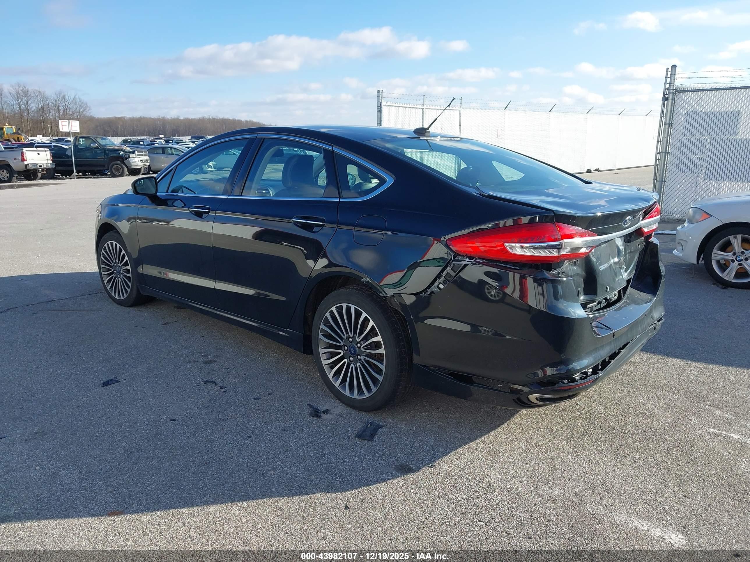 FORD FUSION image 3
