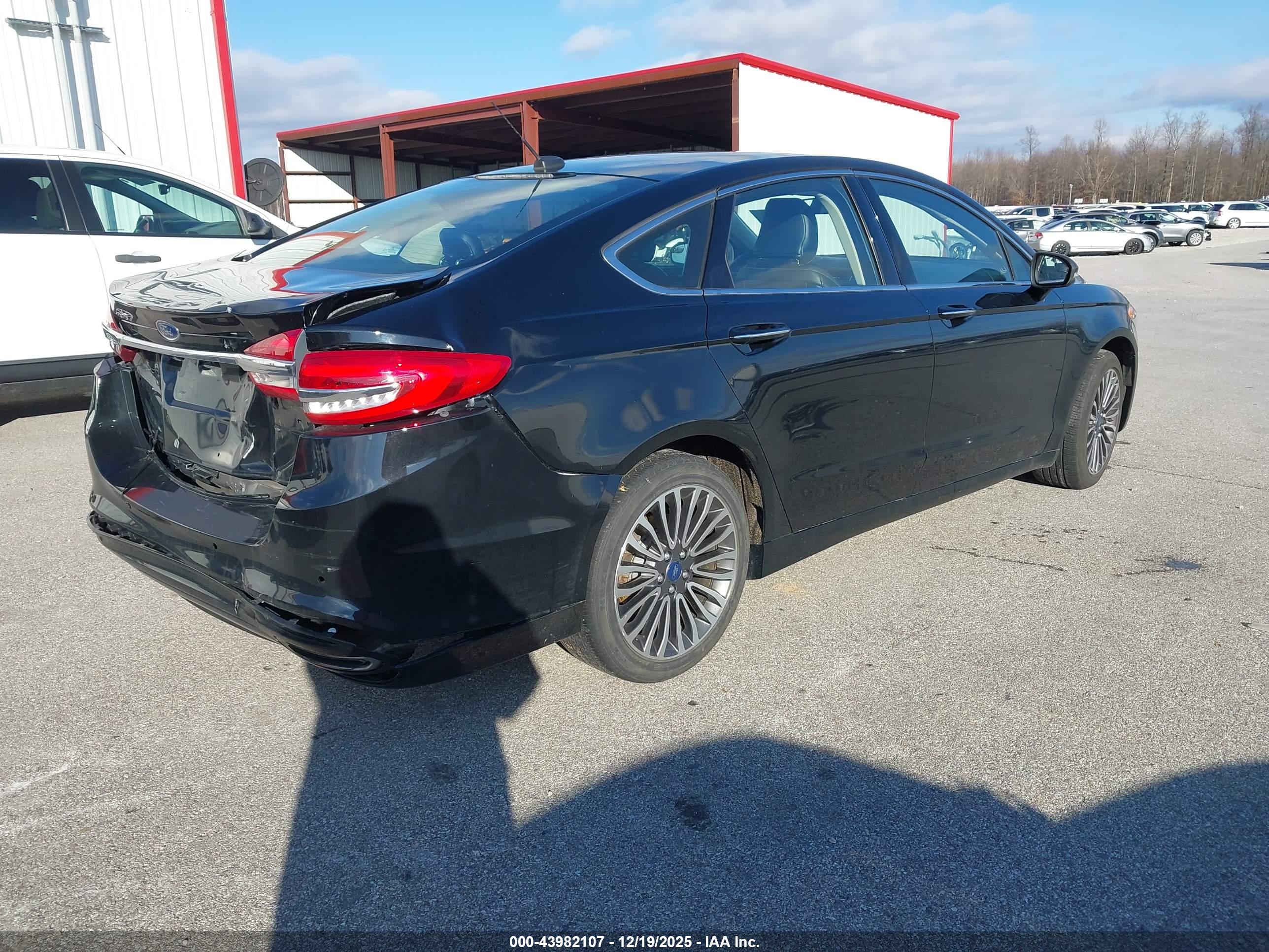 FORD FUSION image 4