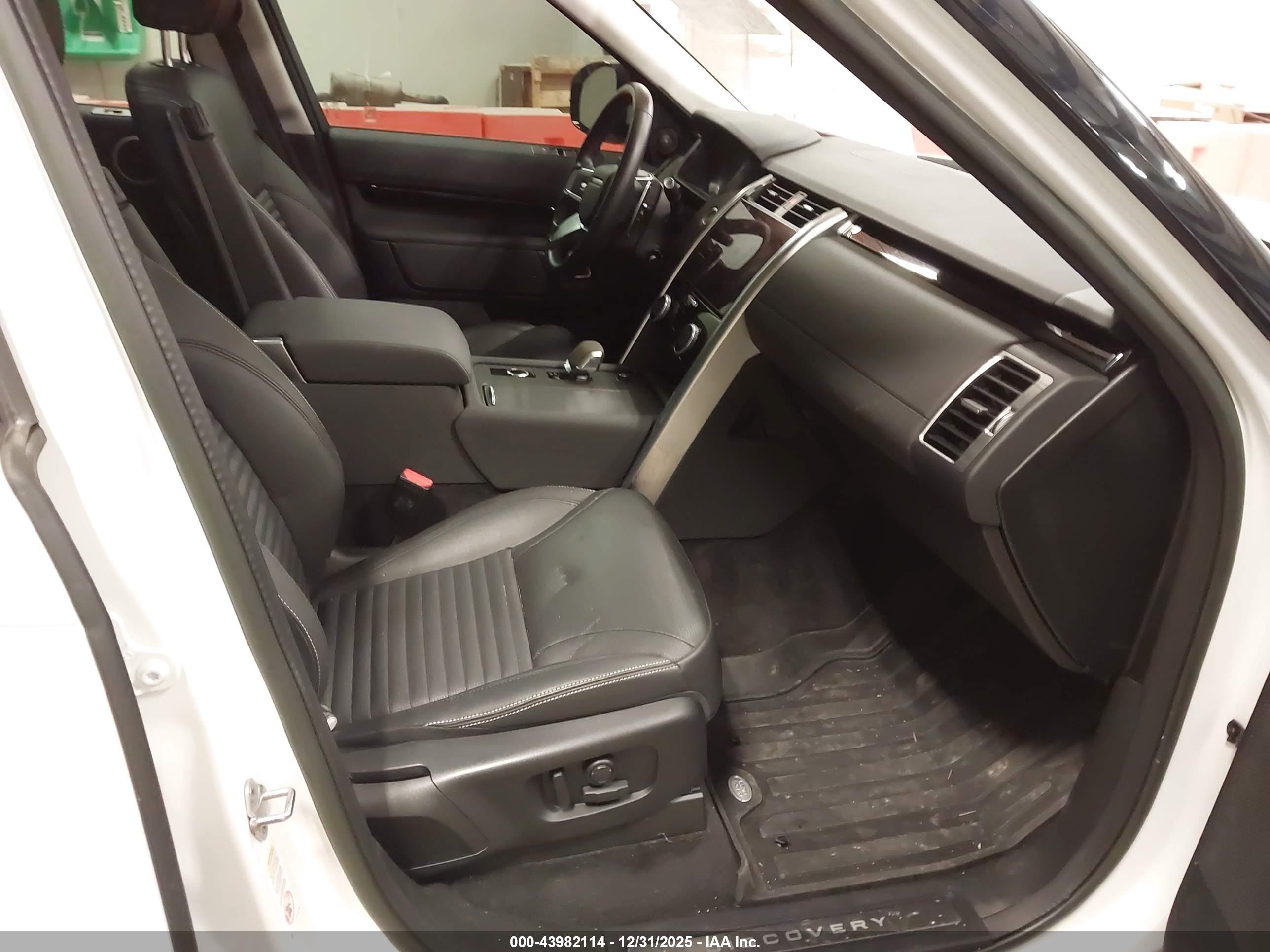 LAND ROVER image 5