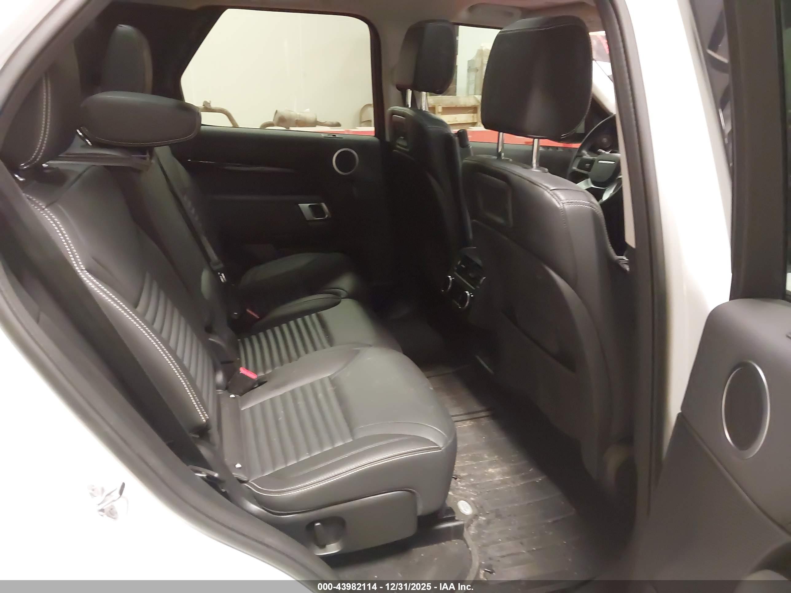 LAND ROVER image 8