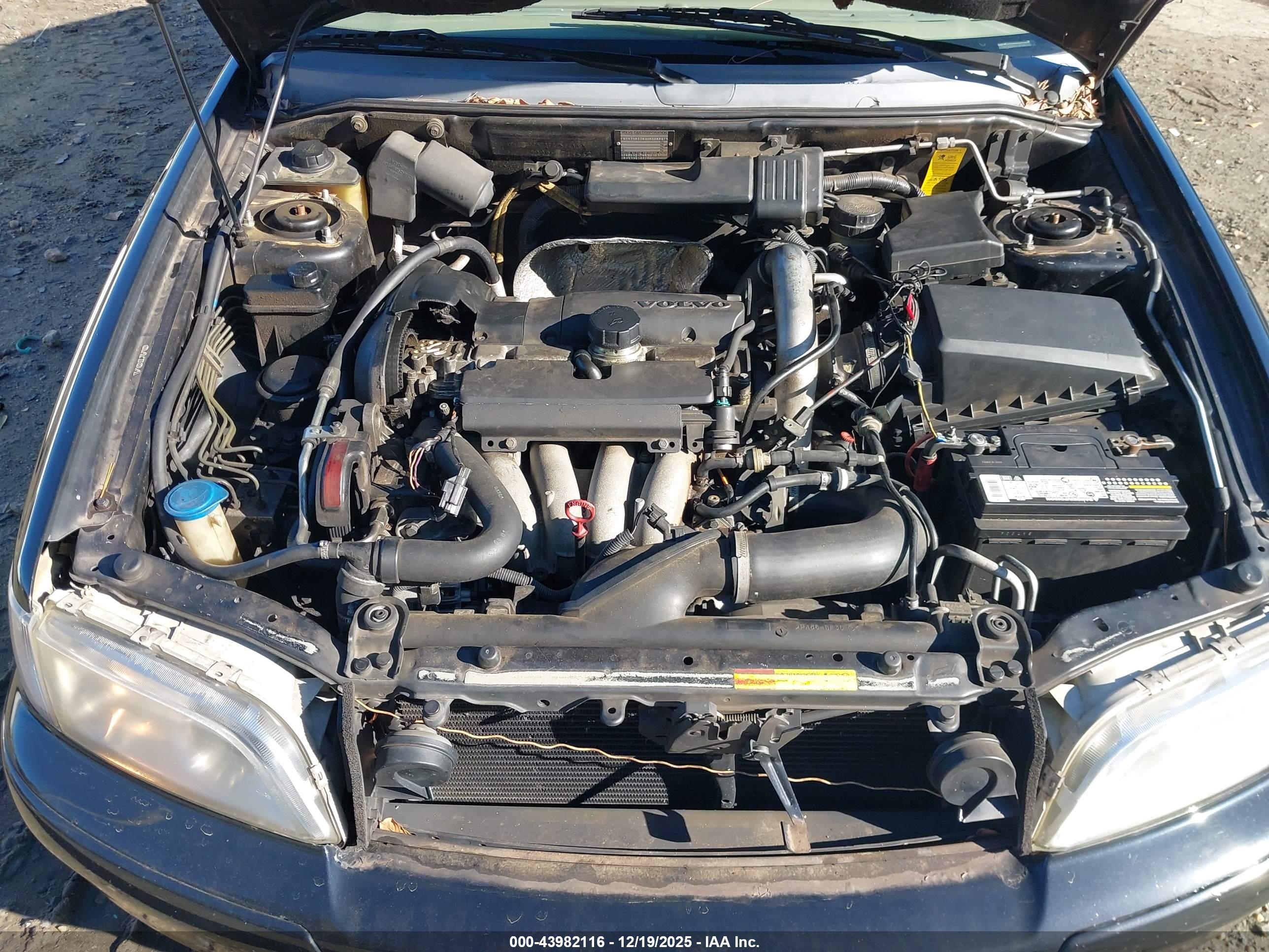 VOLVO S40 image 10