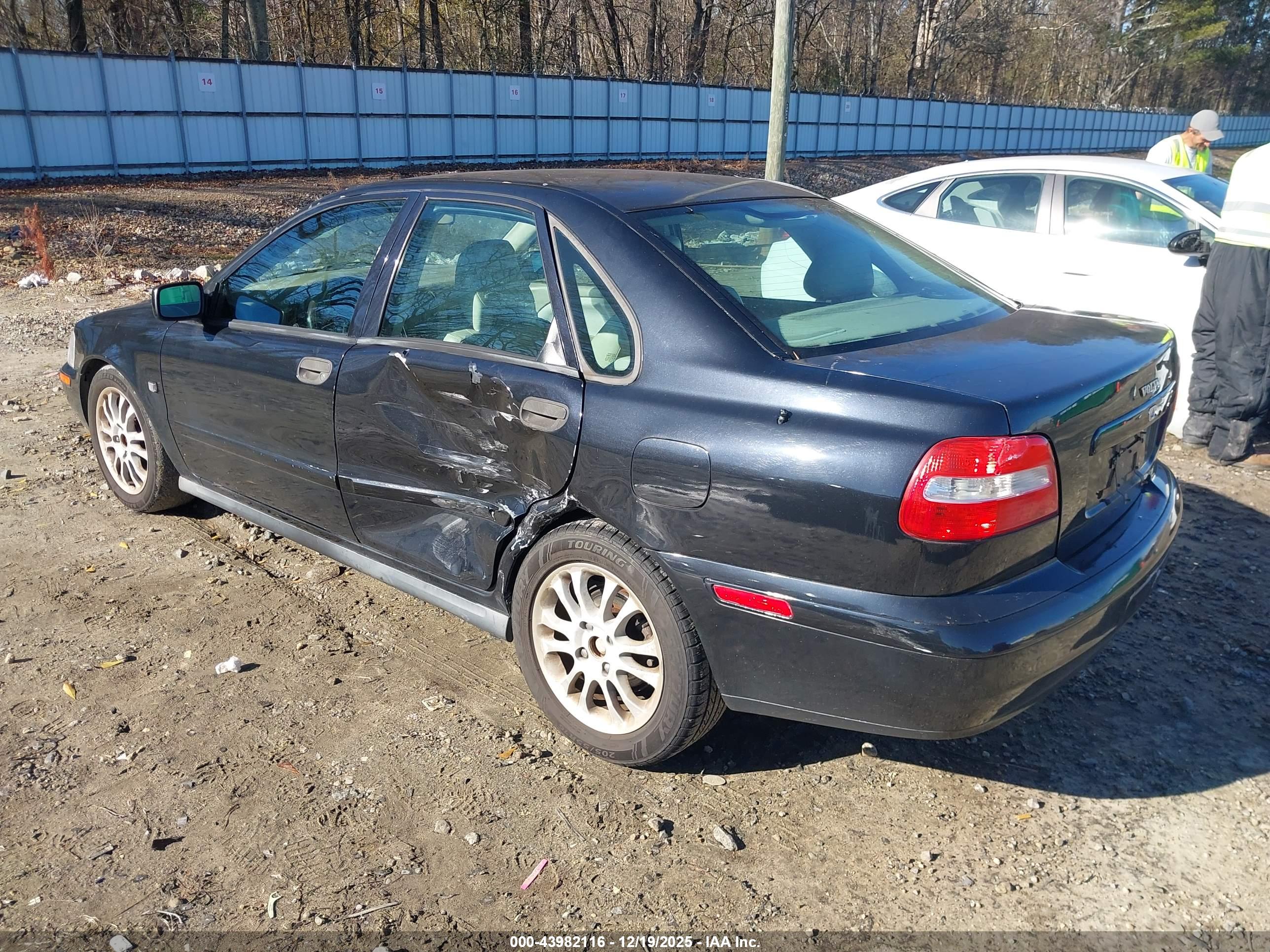 VOLVO S40 image 3