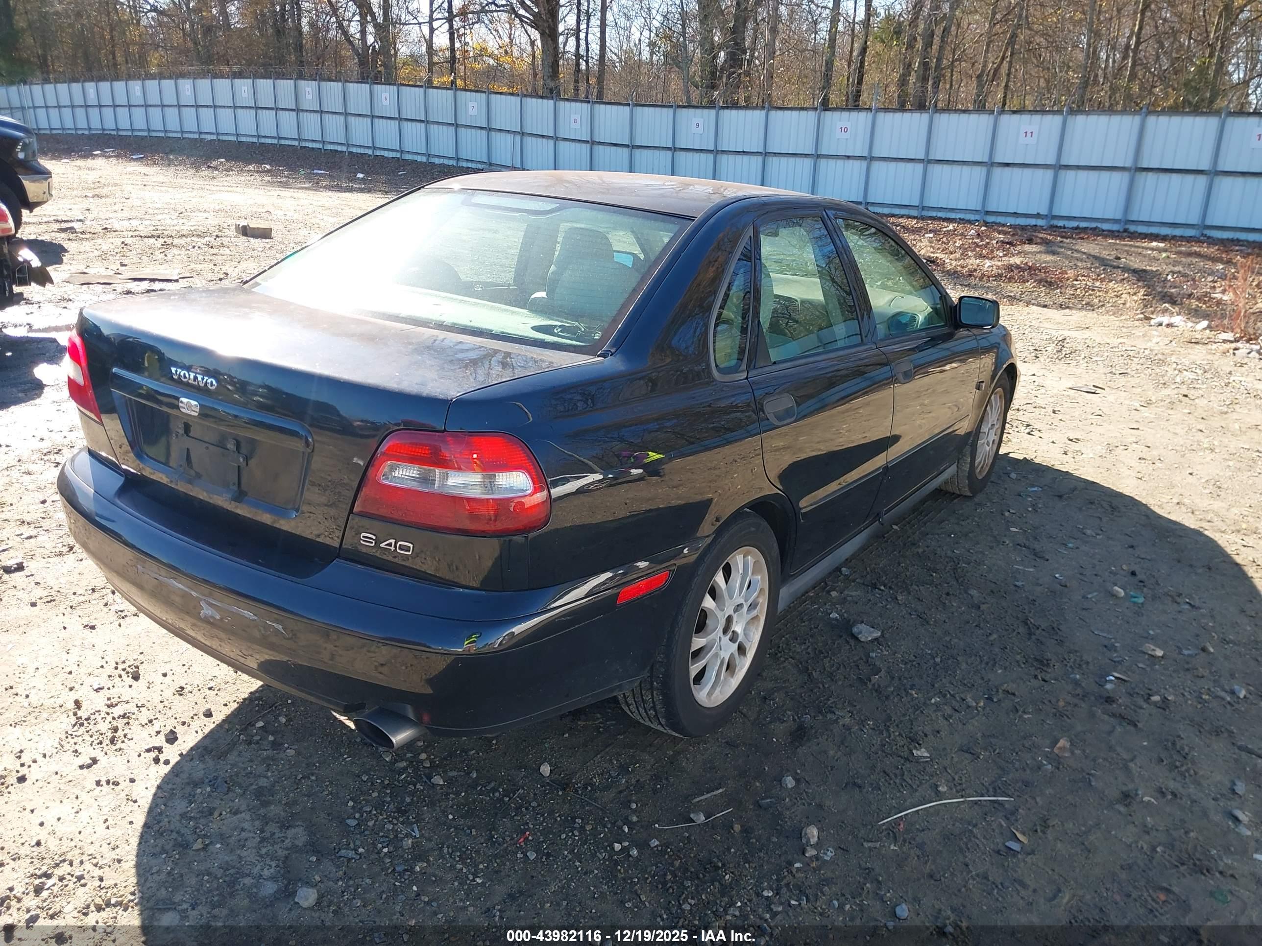 VOLVO S40 image 4