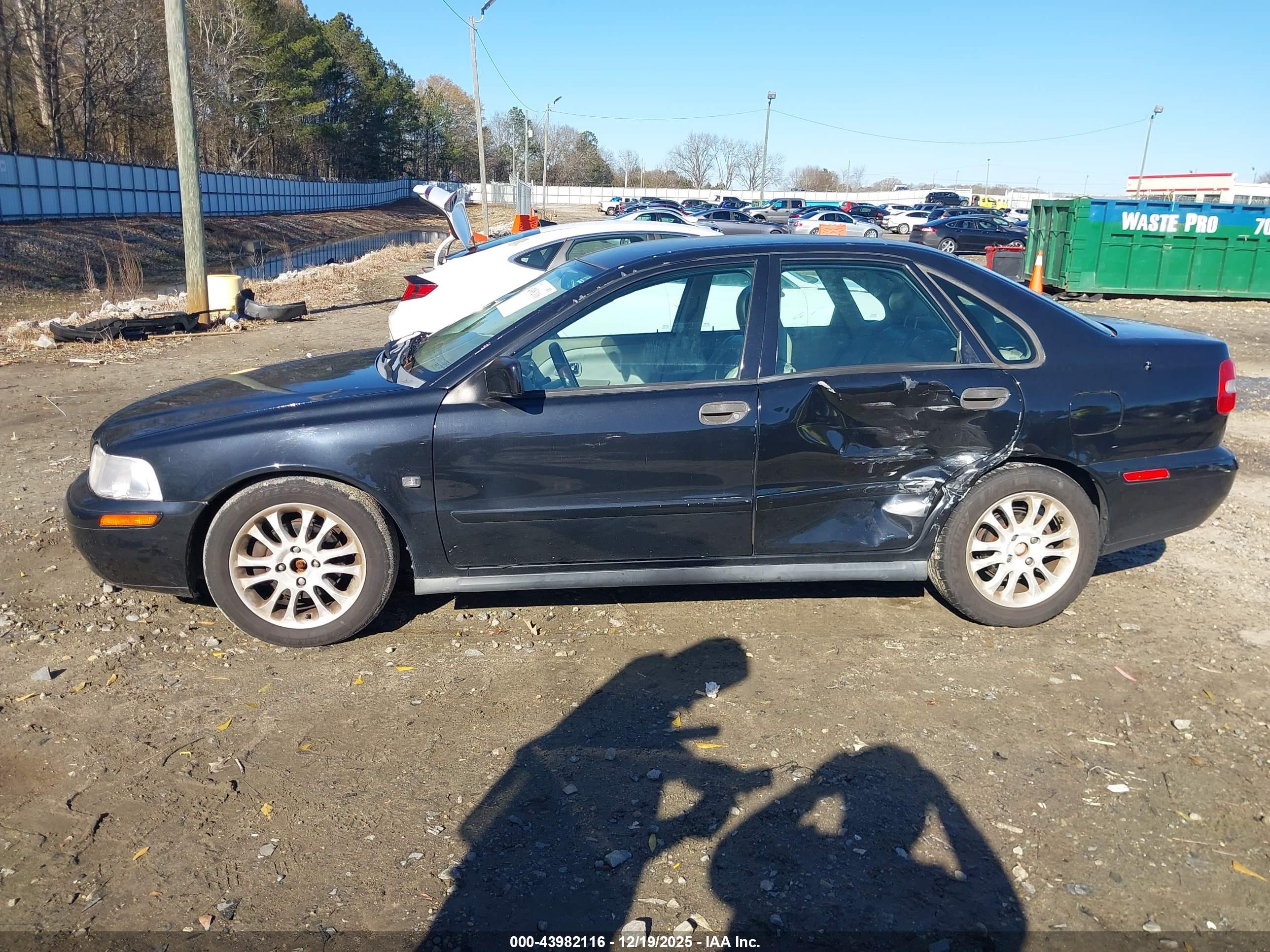 VOLVO S40 image 6