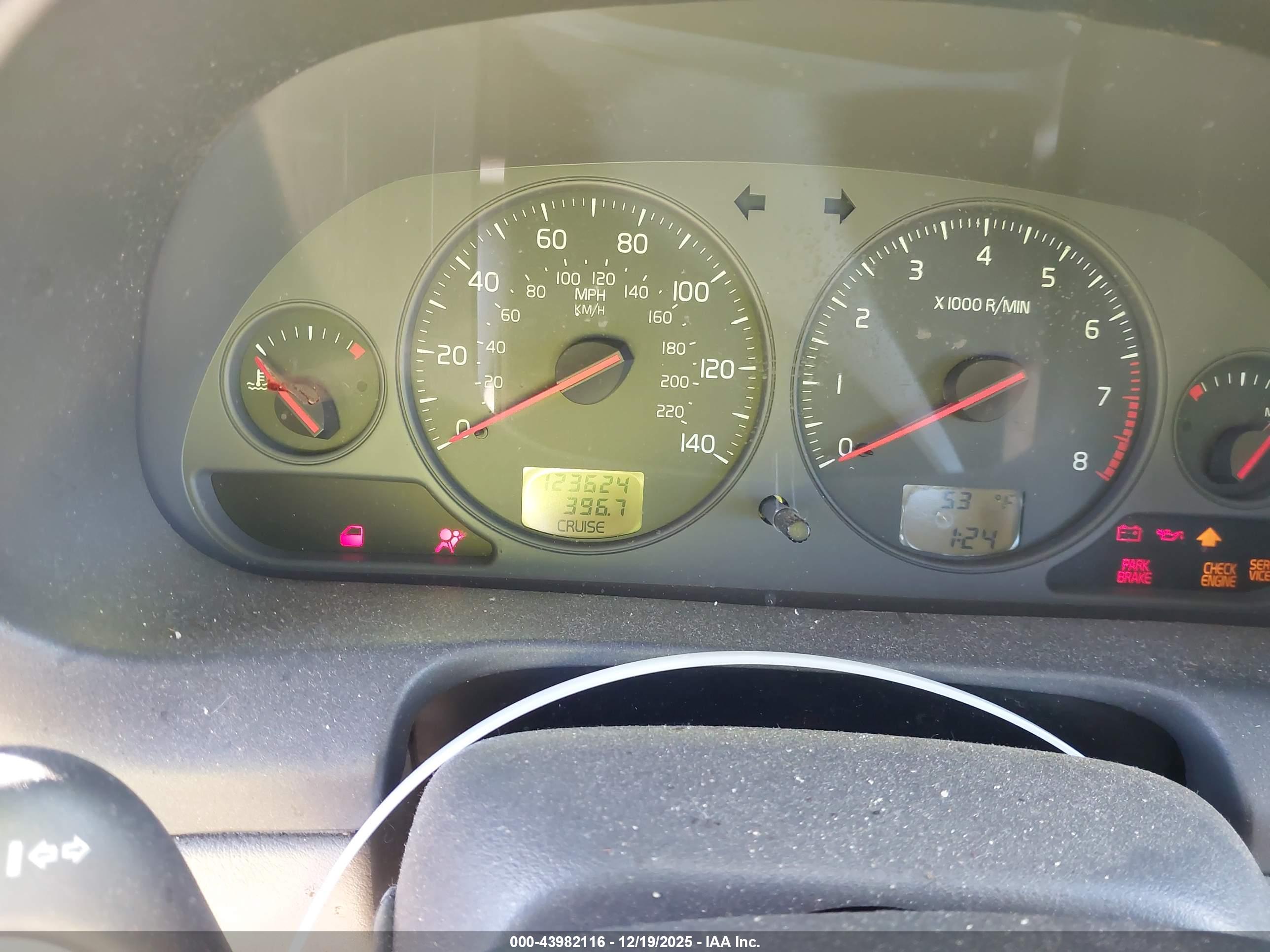 VOLVO S40 image 7